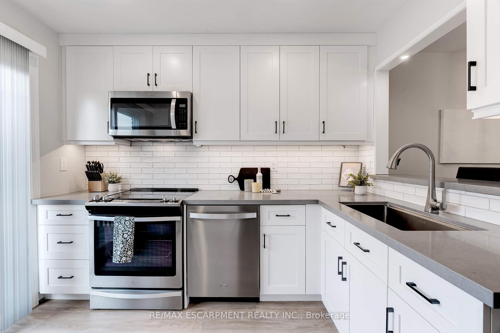 Photo 7 of Unit 53, 1115 Paramount Drive, Hamilton, Stoney Creek Mountain — HOMEH
