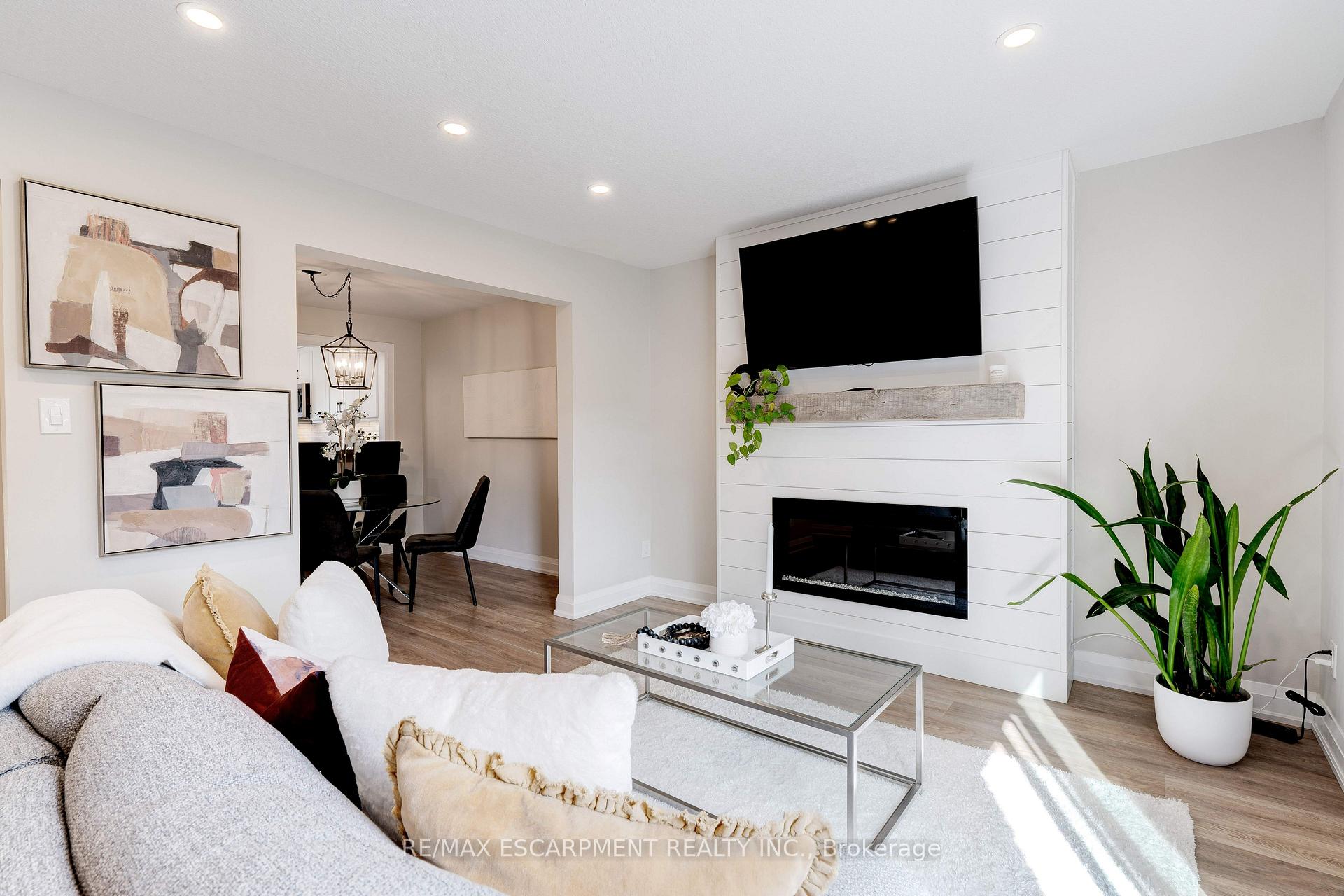 Photo 14 of Unit 53, 1115 Paramount Drive, Hamilton, Stoney Creek Mountain — HOMEH