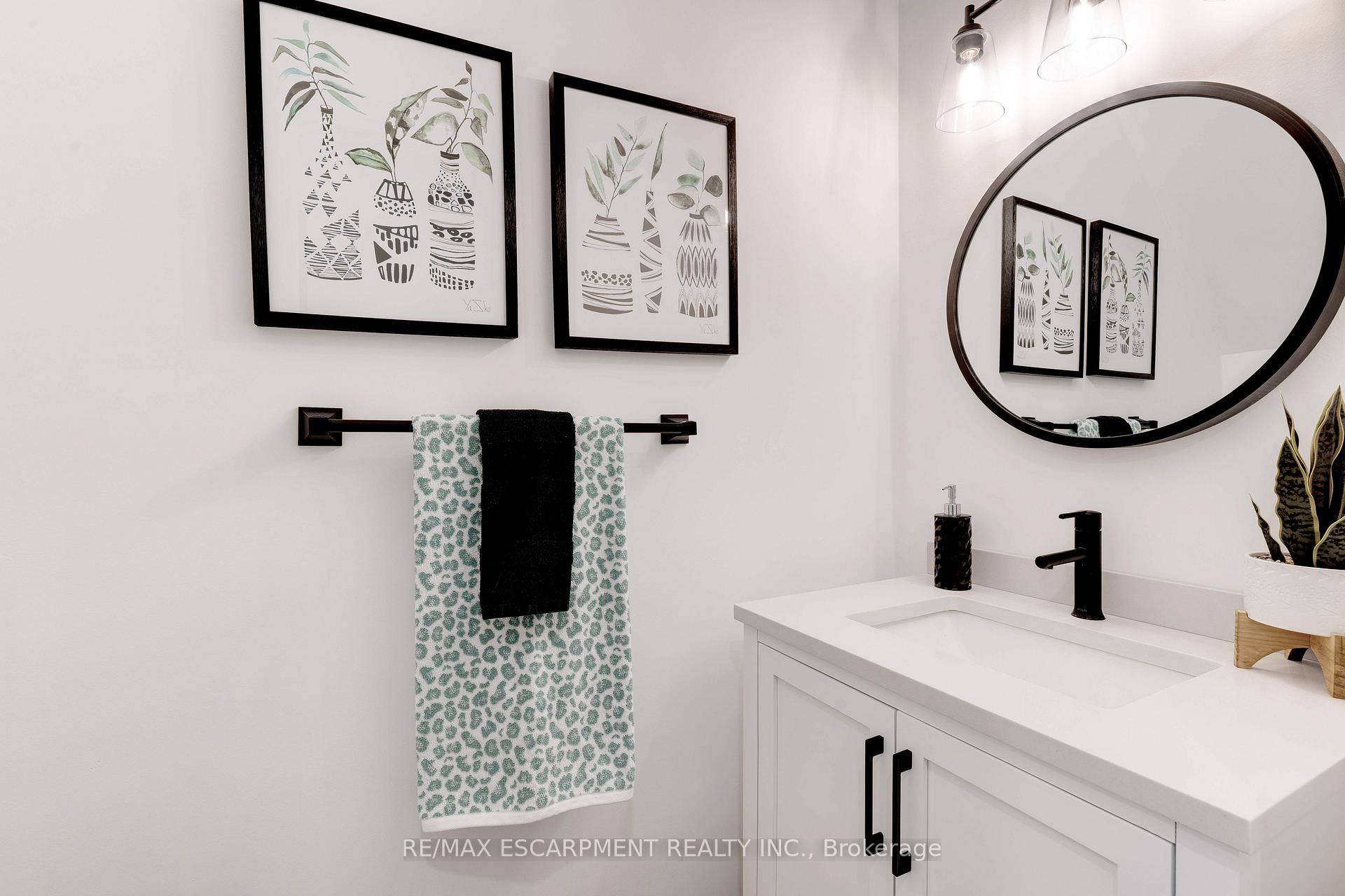 Photo 18 of Unit 53, 1115 Paramount Drive, Hamilton, Stoney Creek Mountain — HOMEH