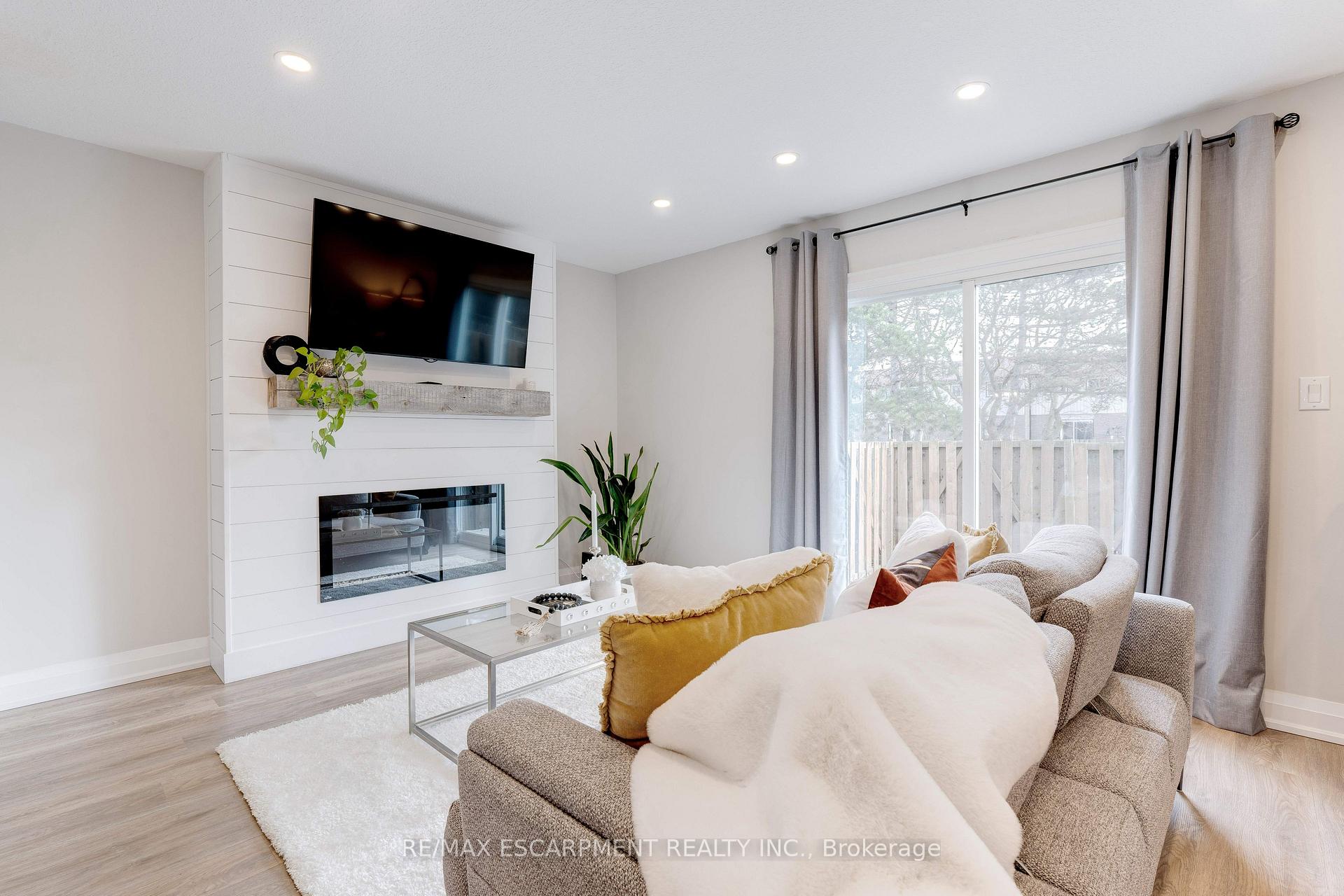Photo 31 of Unit 53, 1115 Paramount Drive, Hamilton, Stoney Creek Mountain — HOMEH