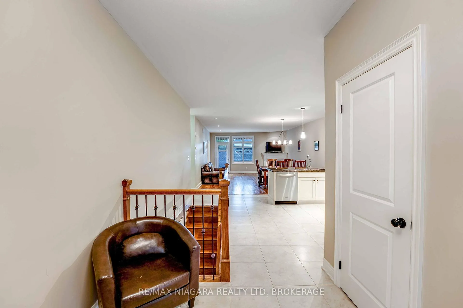 Photo 3 of 24 Emerald Common, St. Catharines, Lakeshore — HOMEH