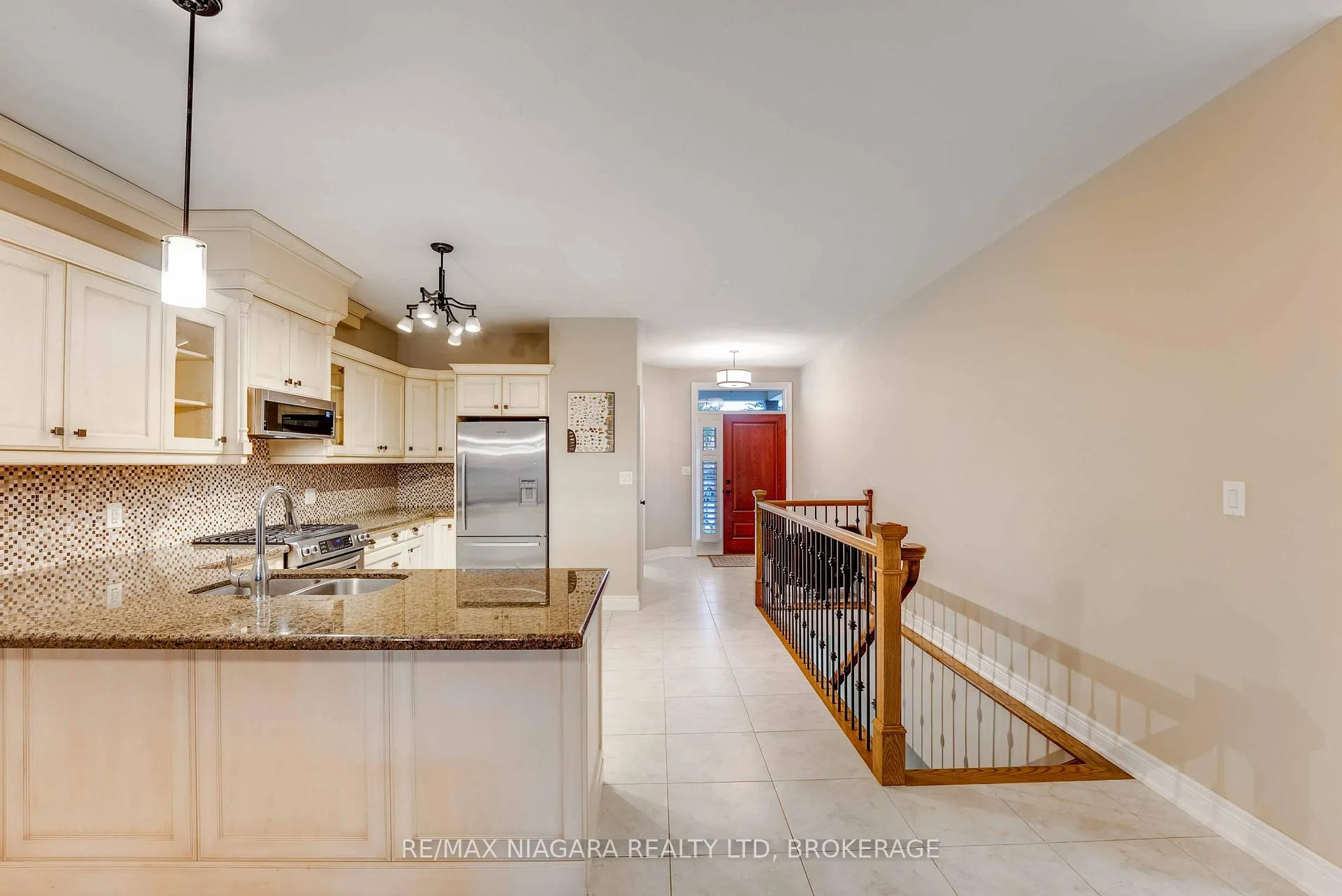 Photo 8 of 24 Emerald Common, St. Catharines, Lakeshore — HOMEH
