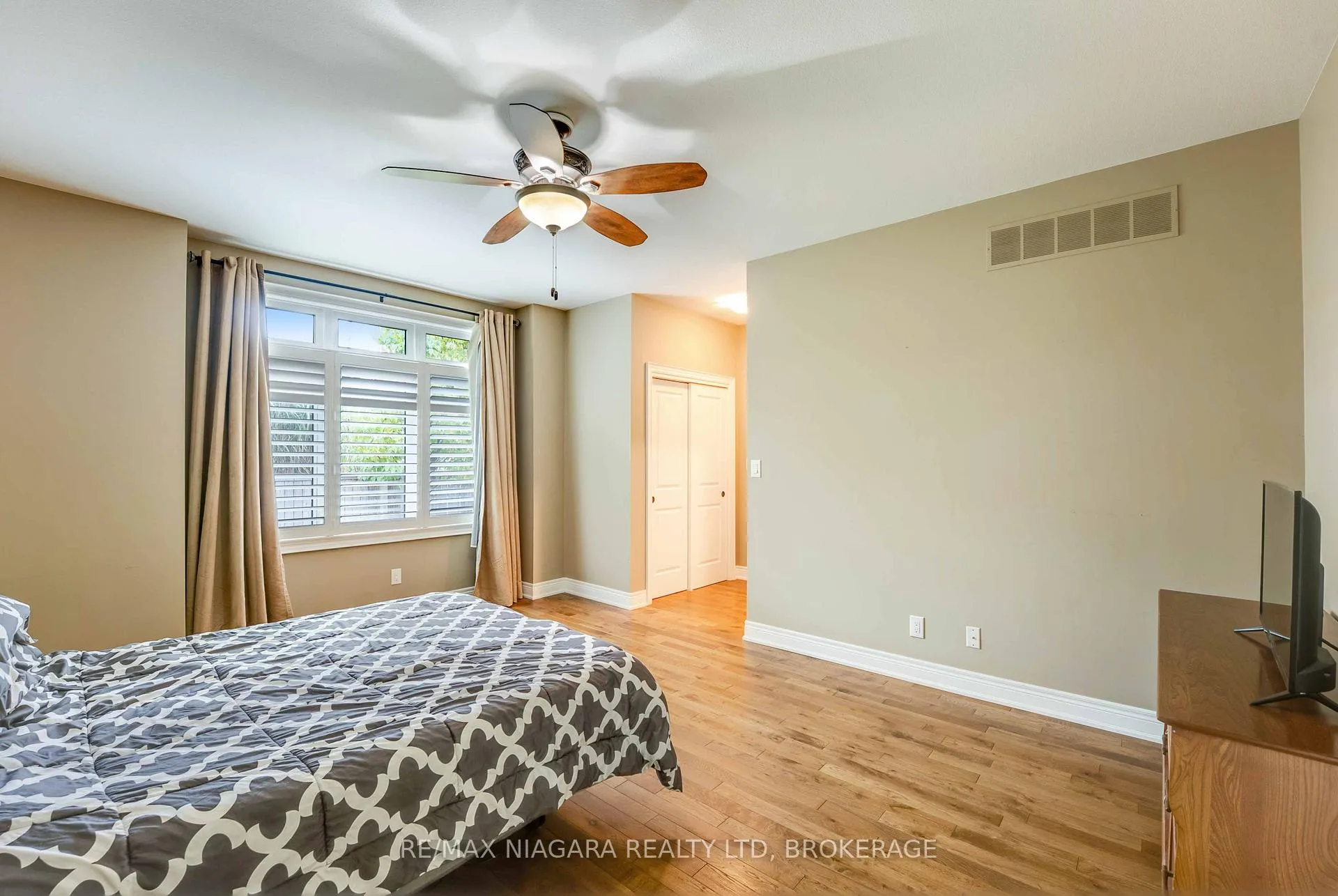 Photo 14 of 24 Emerald Common, St. Catharines, Lakeshore — HOMEH