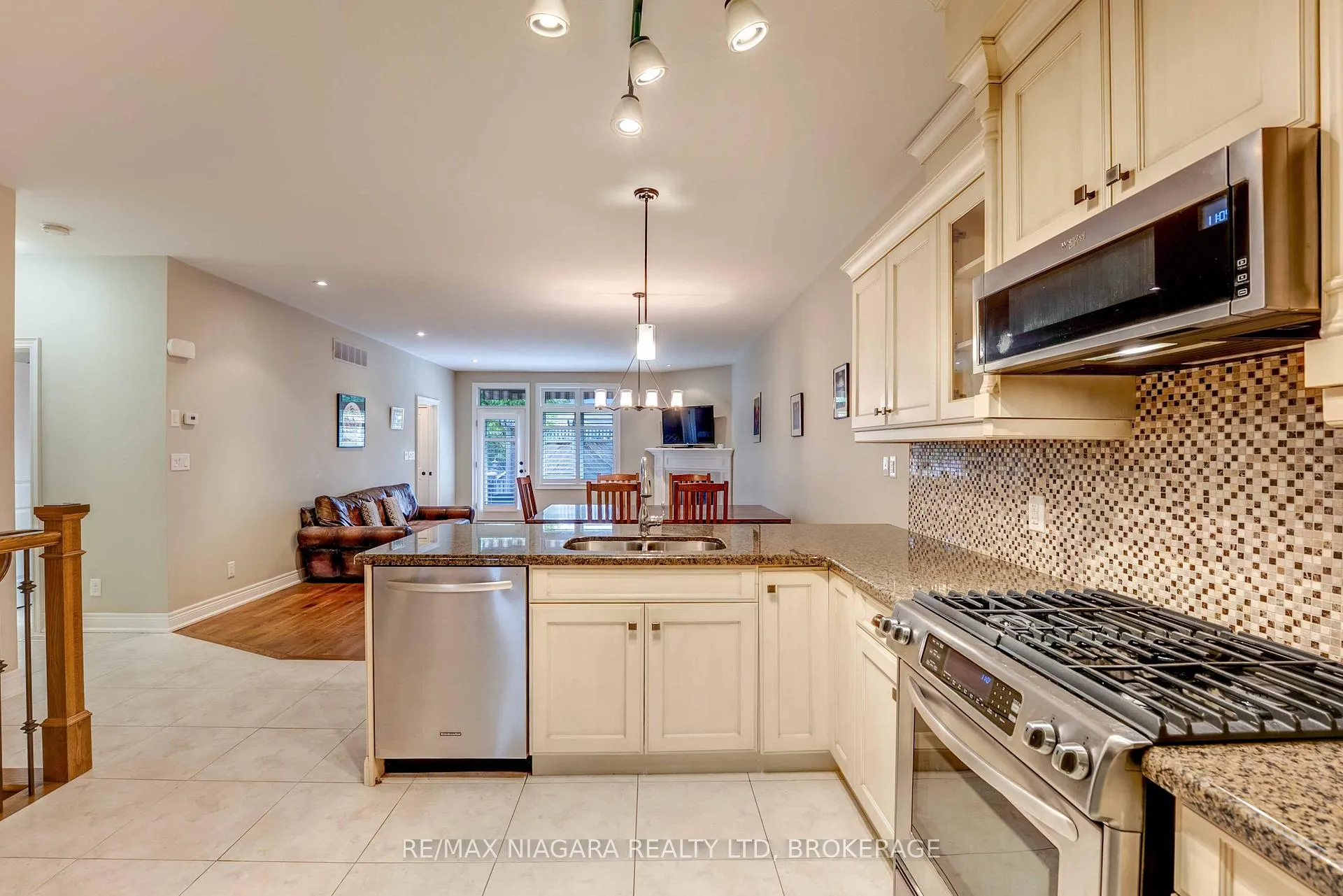 Photo 15 of 24 Emerald Common, St. Catharines, Lakeshore — HOMEH