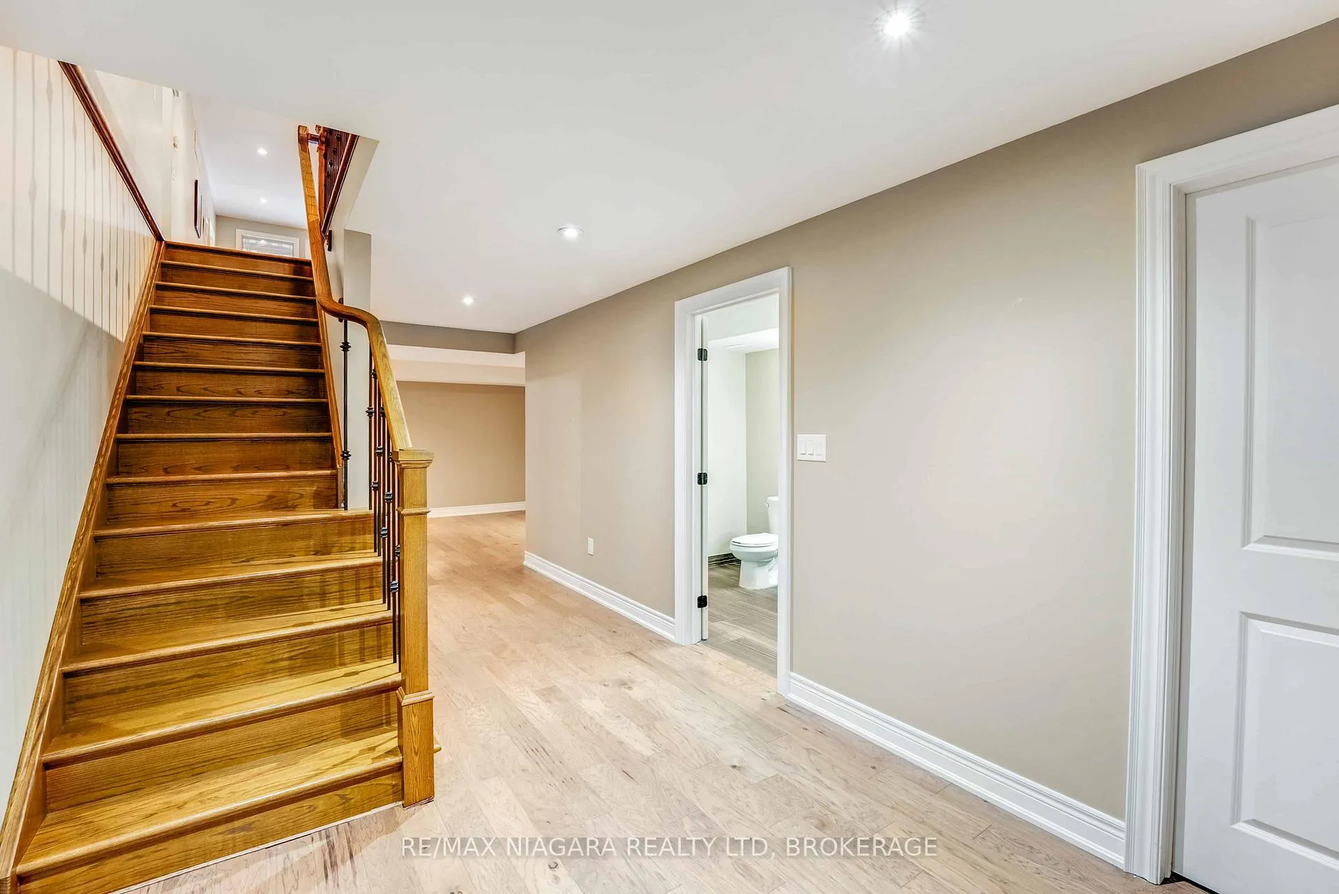 Photo 18 of 24 Emerald Common, St. Catharines, Lakeshore — HOMEH