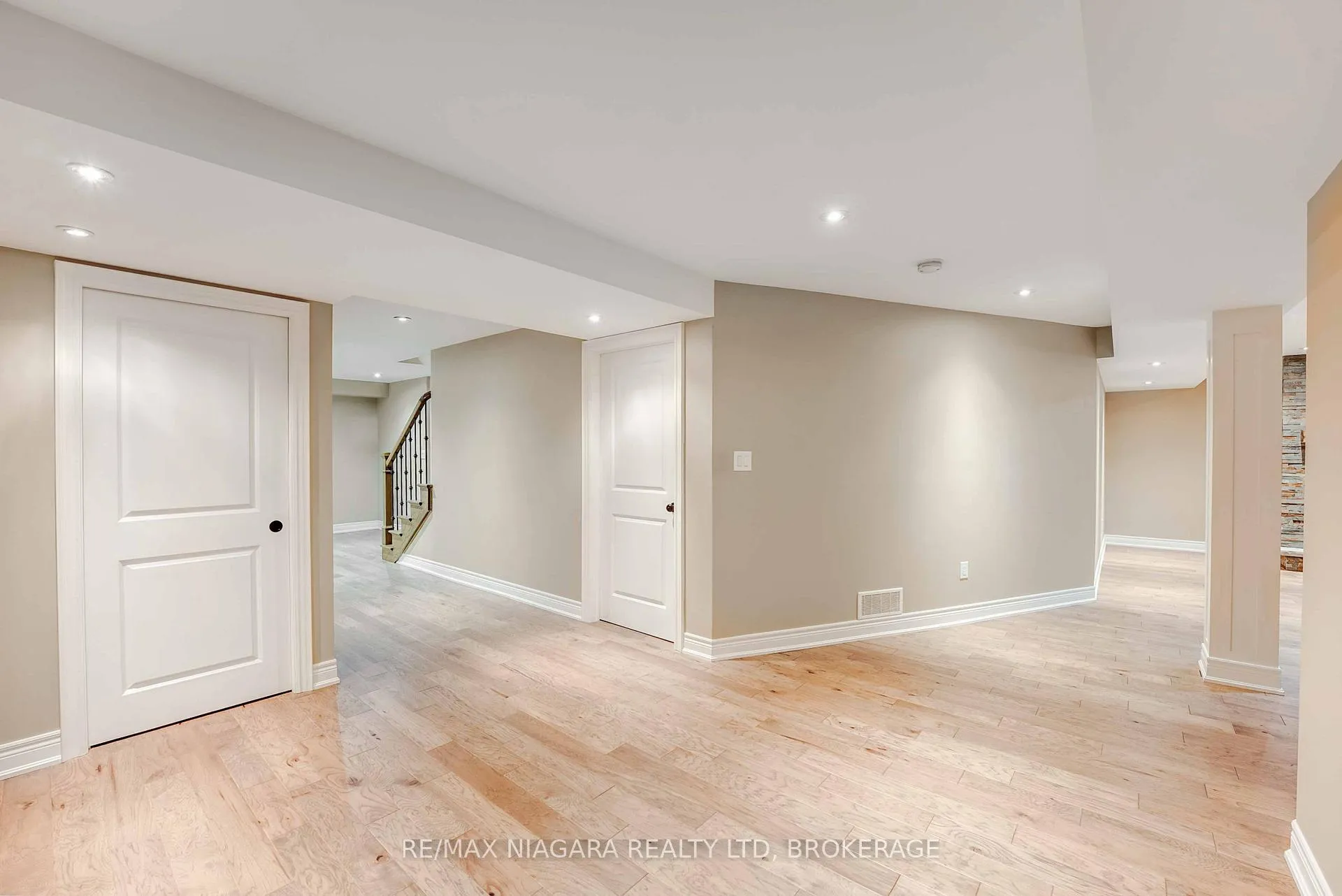 Photo 21 of 24 Emerald Common, St. Catharines, Lakeshore — HOMEH