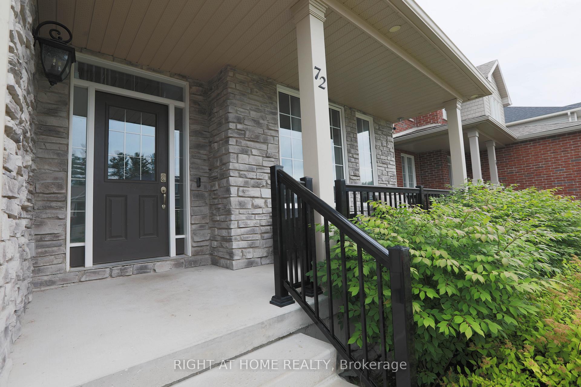 Photo 2 of 72 Lockerbie Crescent, Collingwood — HOMEH
