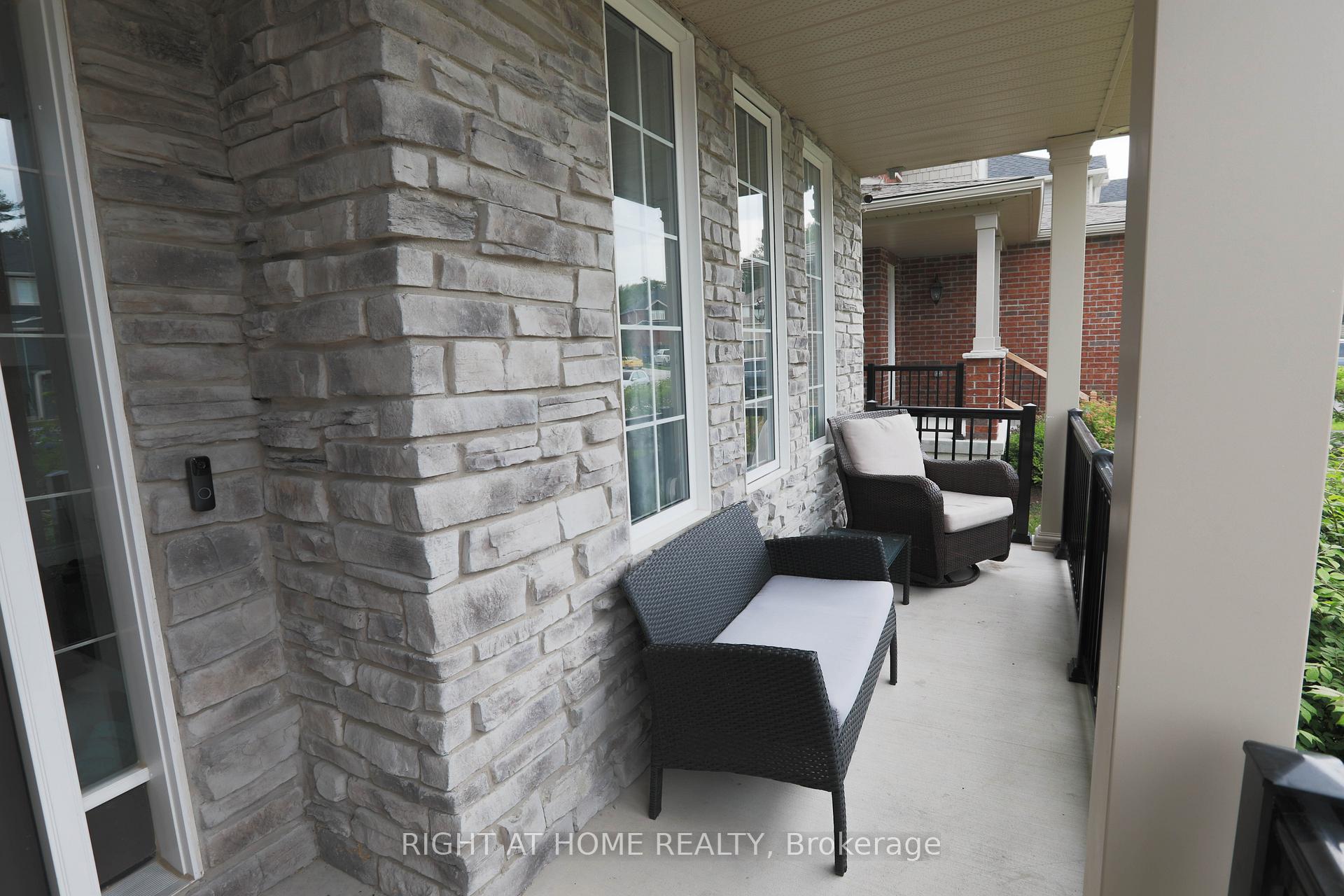 Photo 3 of 72 Lockerbie Crescent, Collingwood — HOMEH