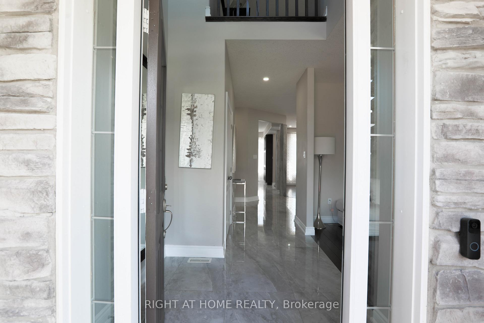 Photo 4 of 72 Lockerbie Crescent, Collingwood — HOMEH