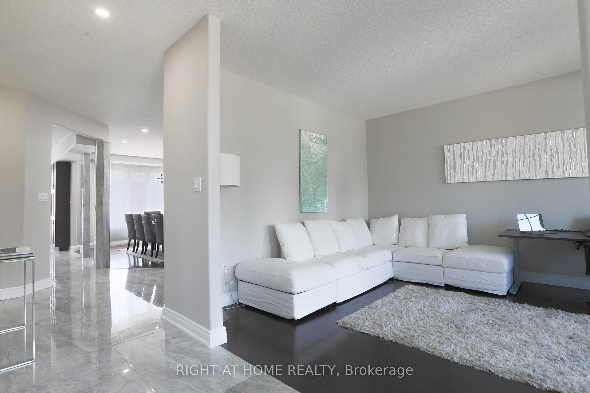 Photo 5 of 72 Lockerbie Crescent, Collingwood — HOMEH