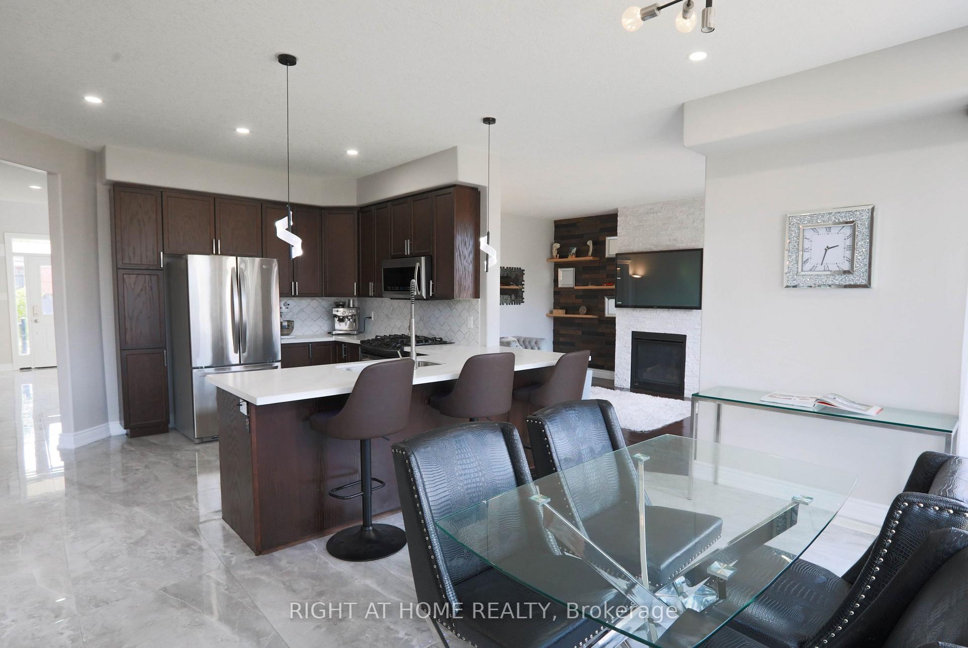 Photo 11 of 72 Lockerbie Crescent, Collingwood — HOMEH