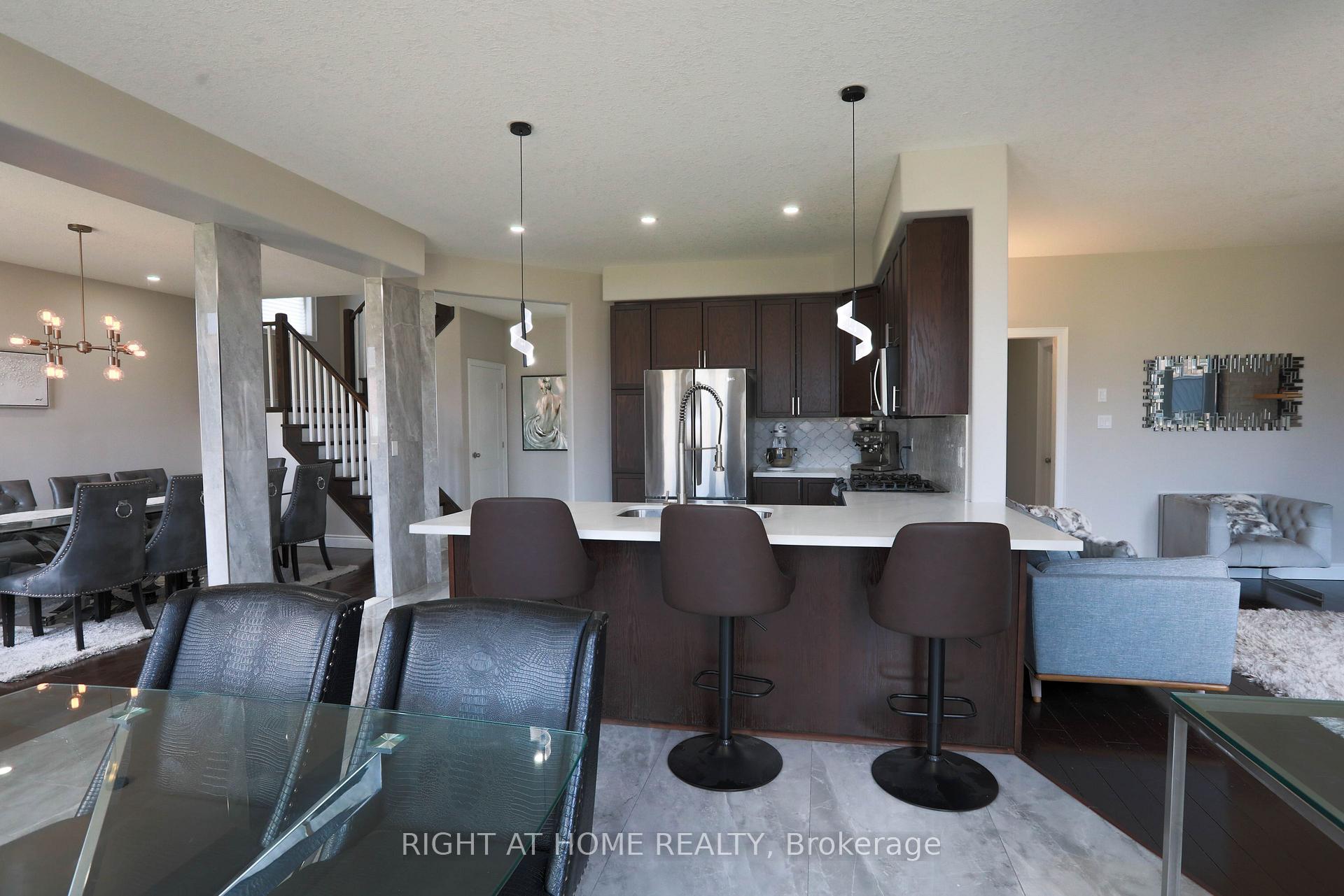 Photo 12 of 72 Lockerbie Crescent, Collingwood — HOMEH