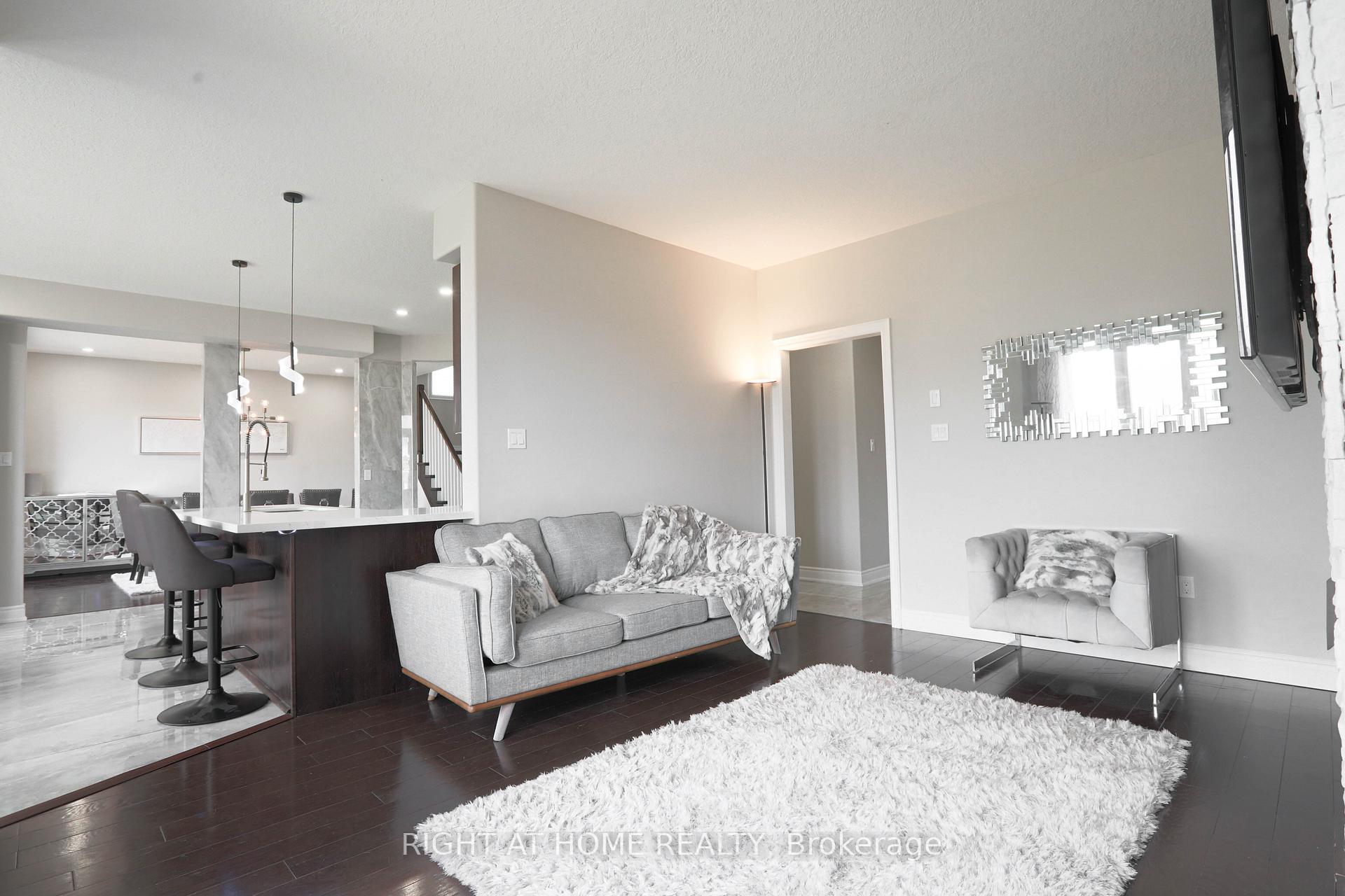 Photo 13 of 72 Lockerbie Crescent, Collingwood — HOMEH