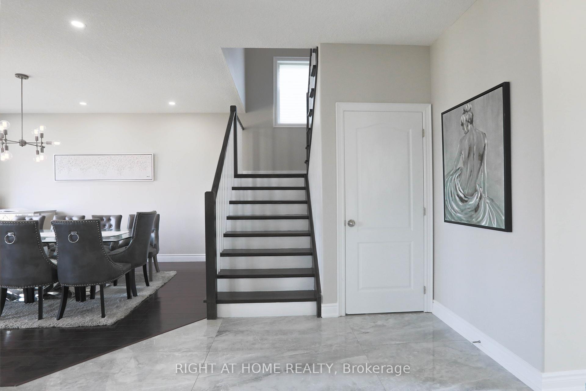 Photo 15 of 72 Lockerbie Crescent, Collingwood — HOMEH