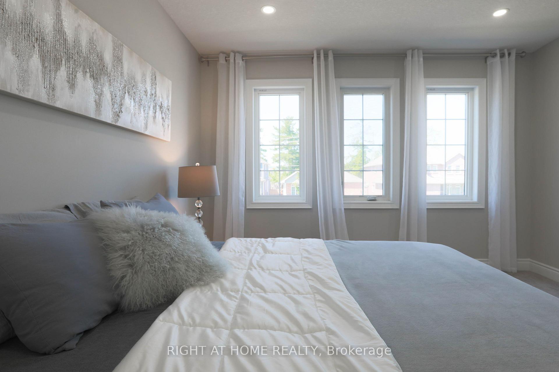 Photo 22 of 72 Lockerbie Crescent, Collingwood — HOMEH