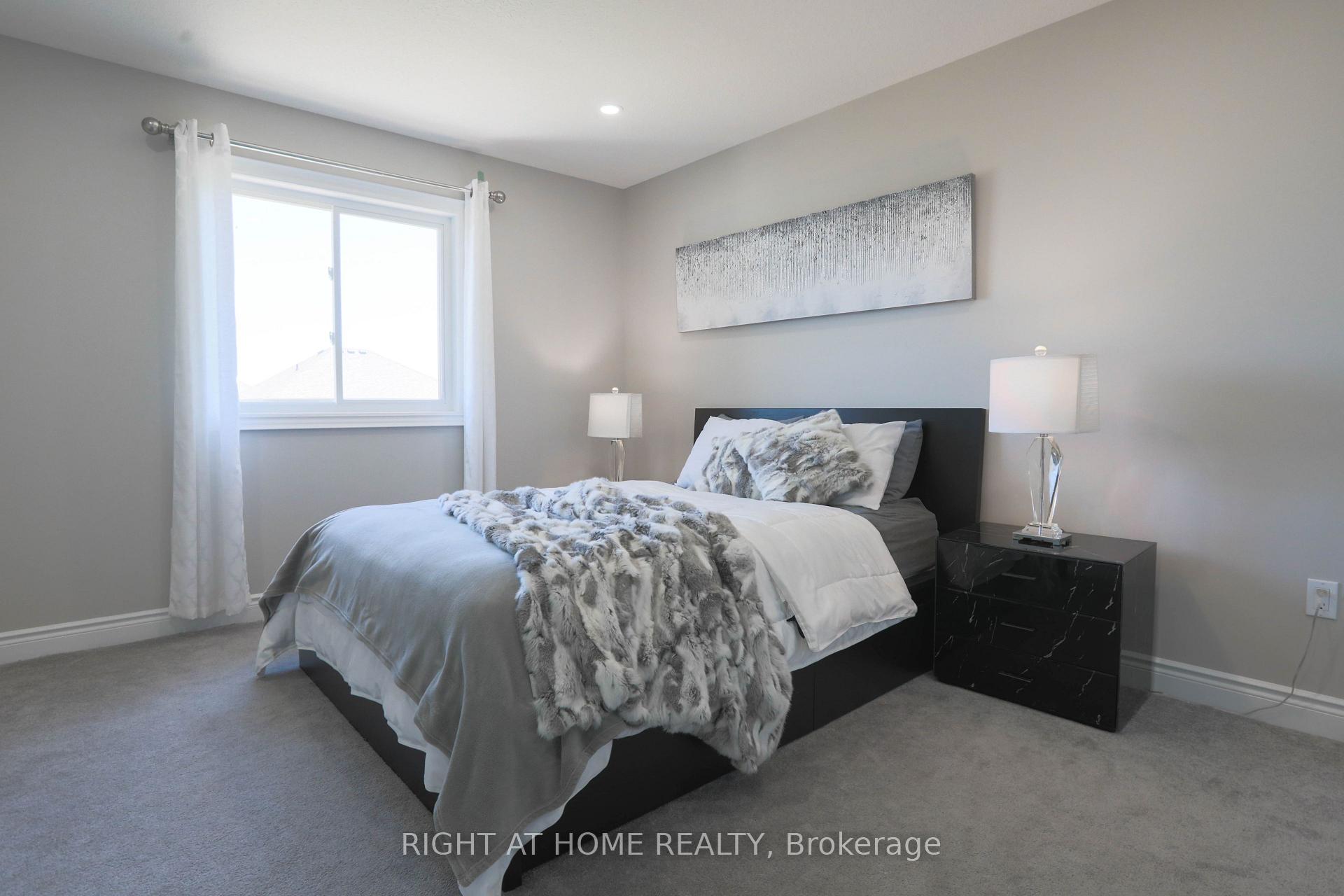 Photo 23 of 72 Lockerbie Crescent, Collingwood — HOMEH