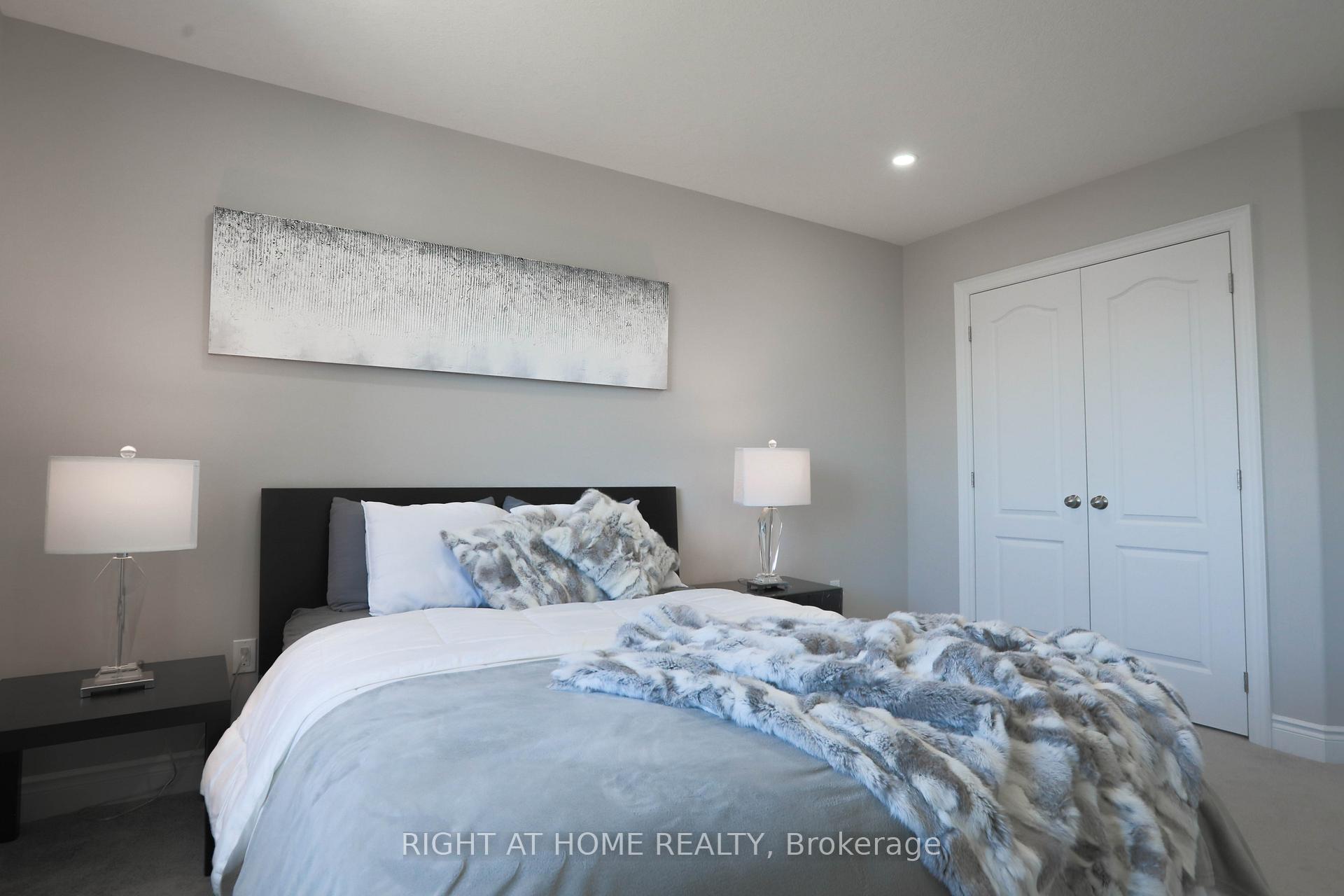 Photo 24 of 72 Lockerbie Crescent, Collingwood — HOMEH