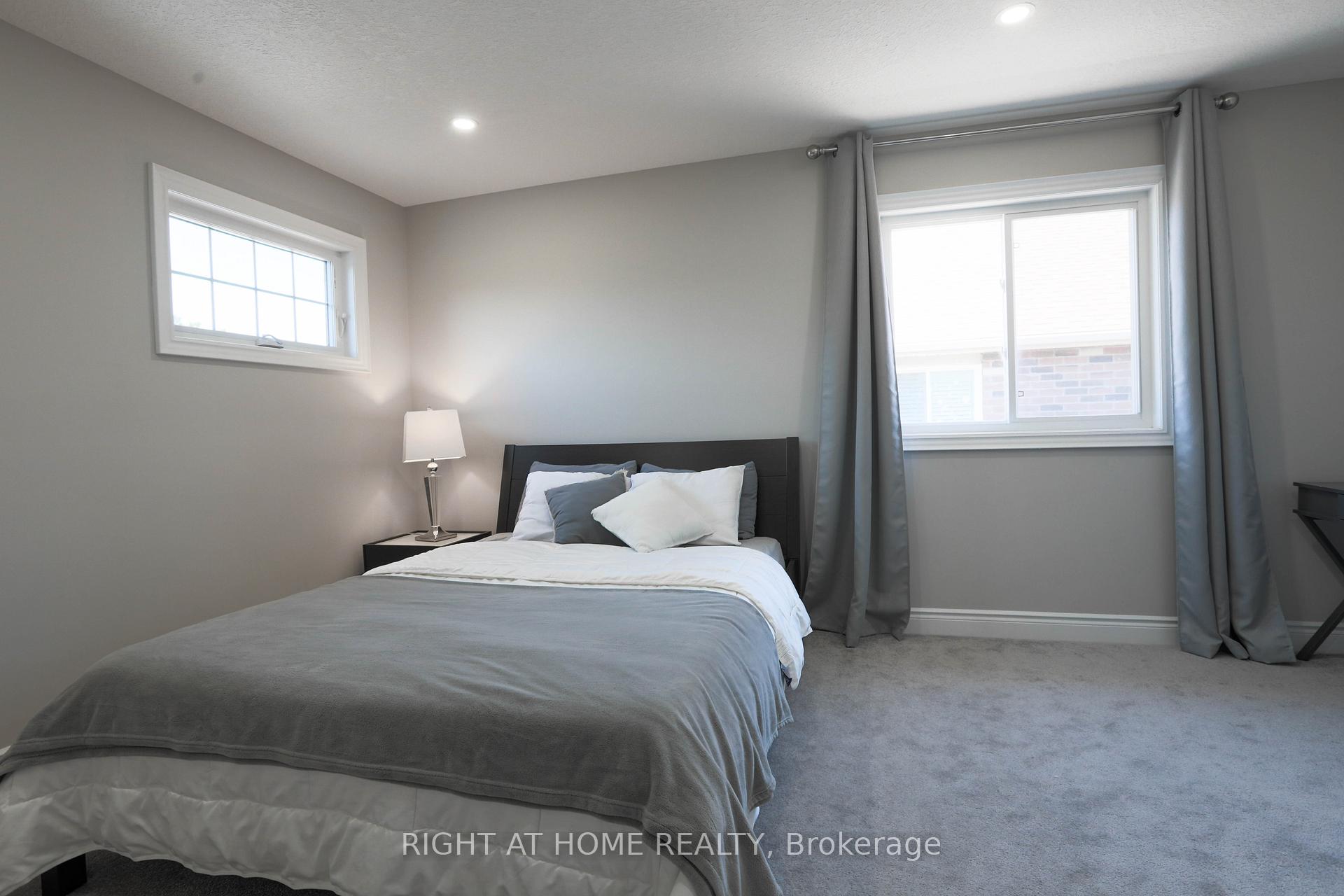 Photo 25 of 72 Lockerbie Crescent, Collingwood — HOMEH