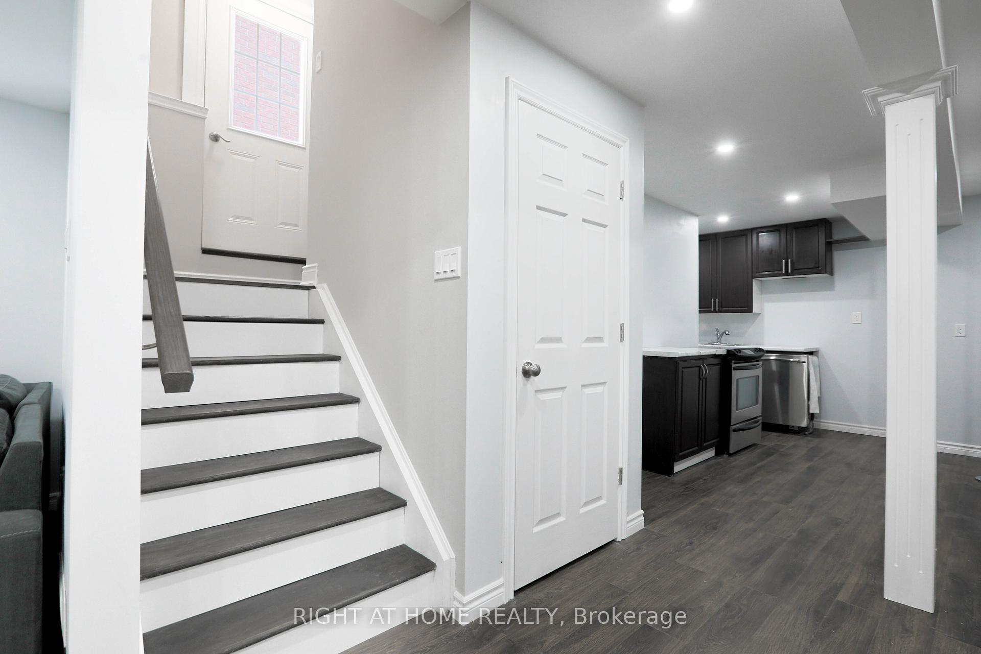 Photo 30 of 72 Lockerbie Crescent, Collingwood — HOMEH