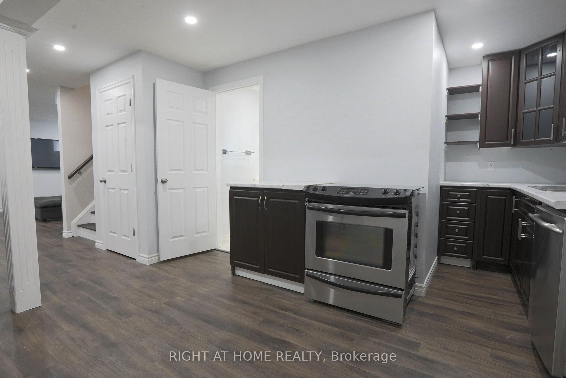 Photo 36 of 72 Lockerbie Crescent, Collingwood — HOMEH