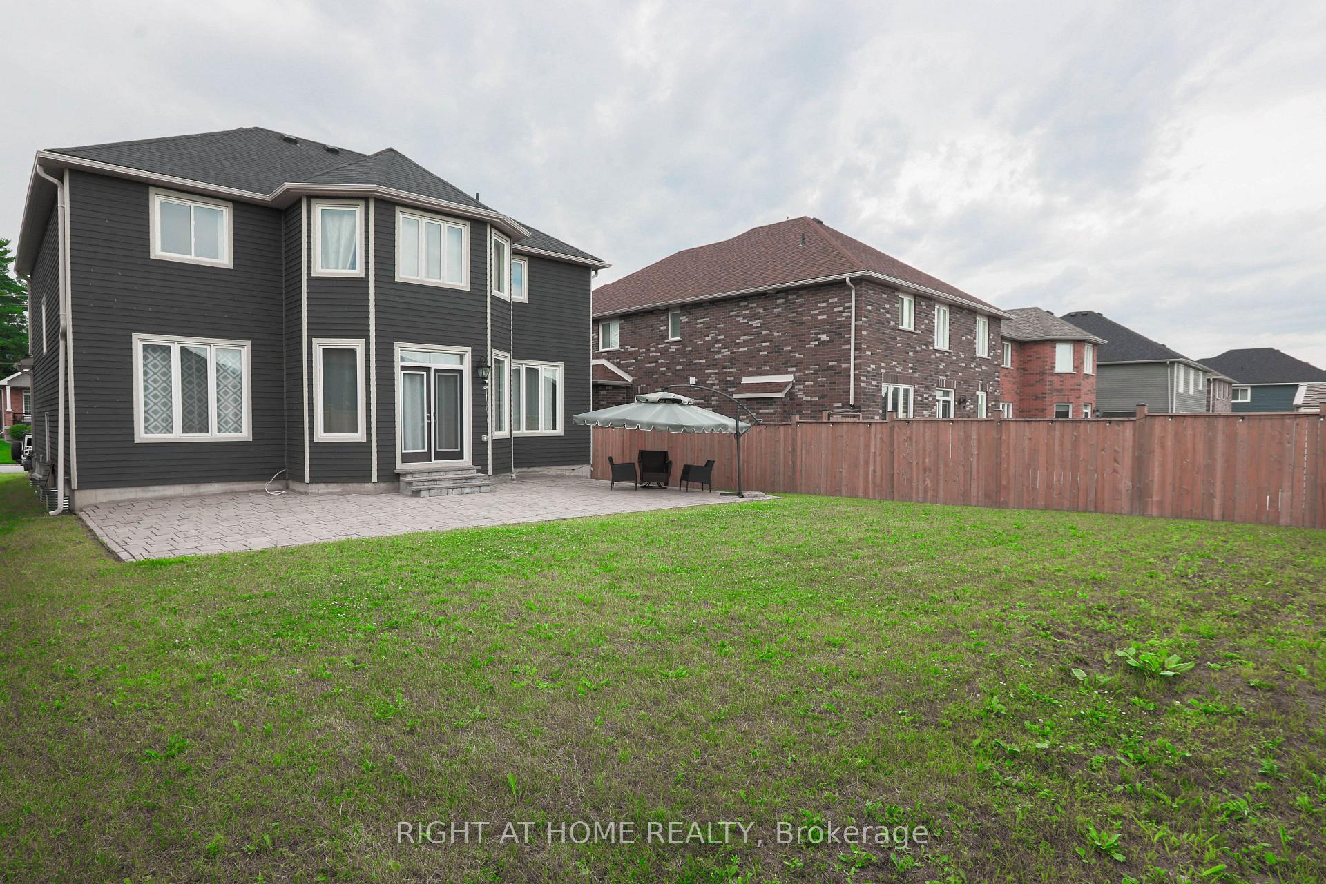 Photo 39 of 72 Lockerbie Crescent, Collingwood — HOMEH
