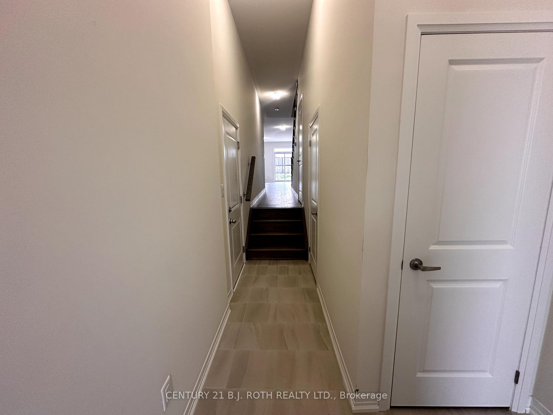 Photo 3 of 110 Turnberry Lane, Barrie, Painswick South — HOMEH
