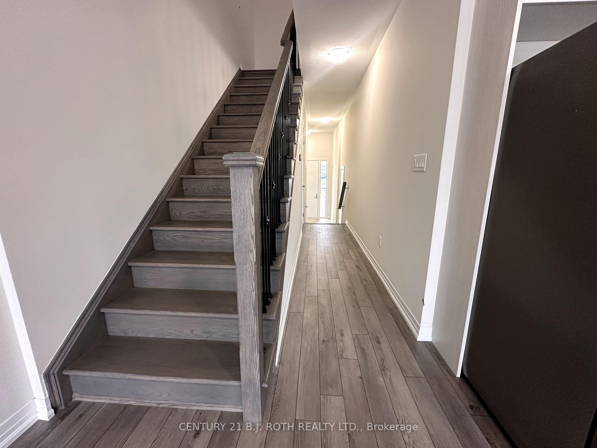 Photo 4 of 110 Turnberry Lane, Barrie, Painswick South — HOMEH