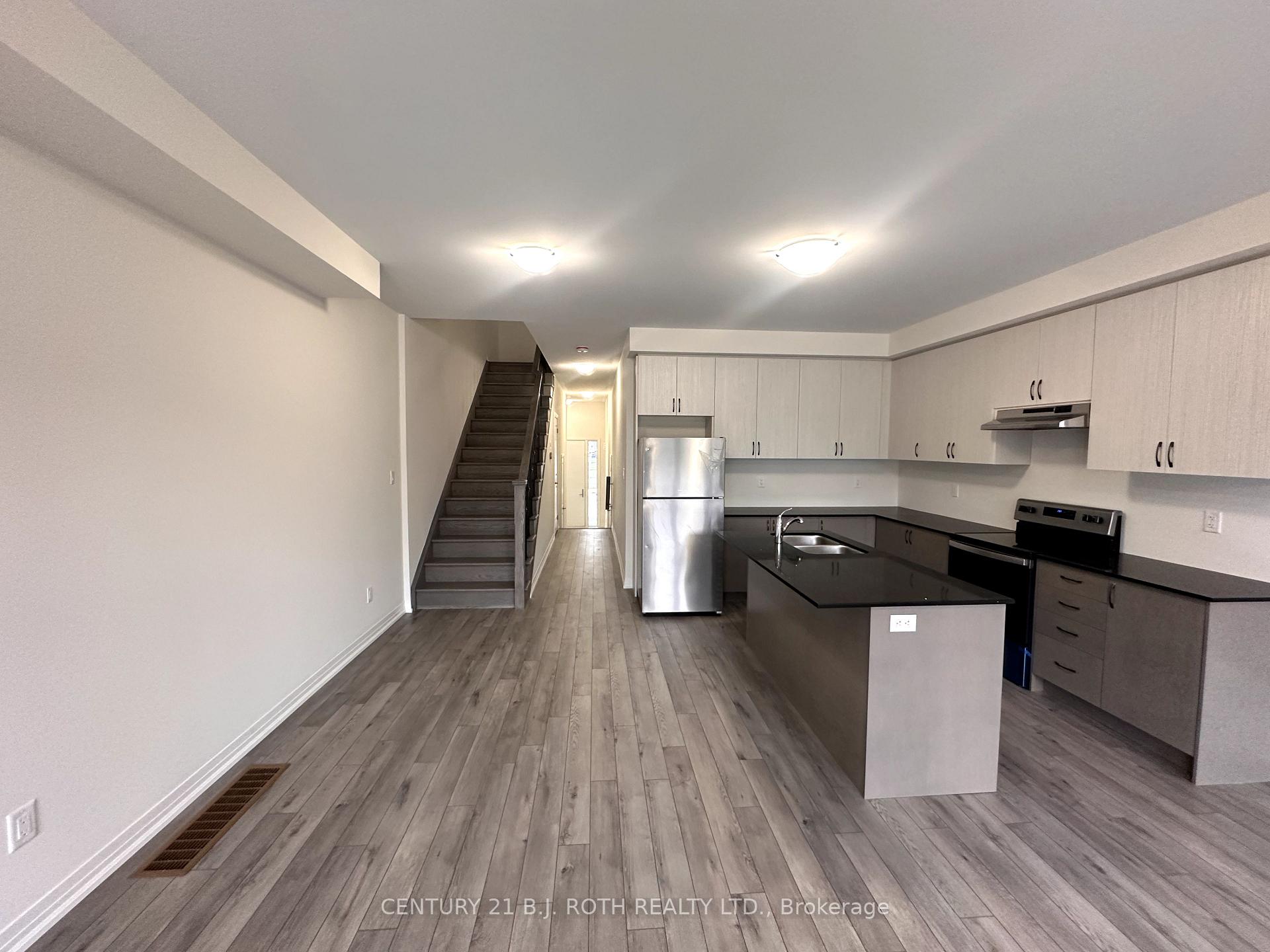 Photo 6 of 110 Turnberry Lane, Barrie, Painswick South — HOMEH