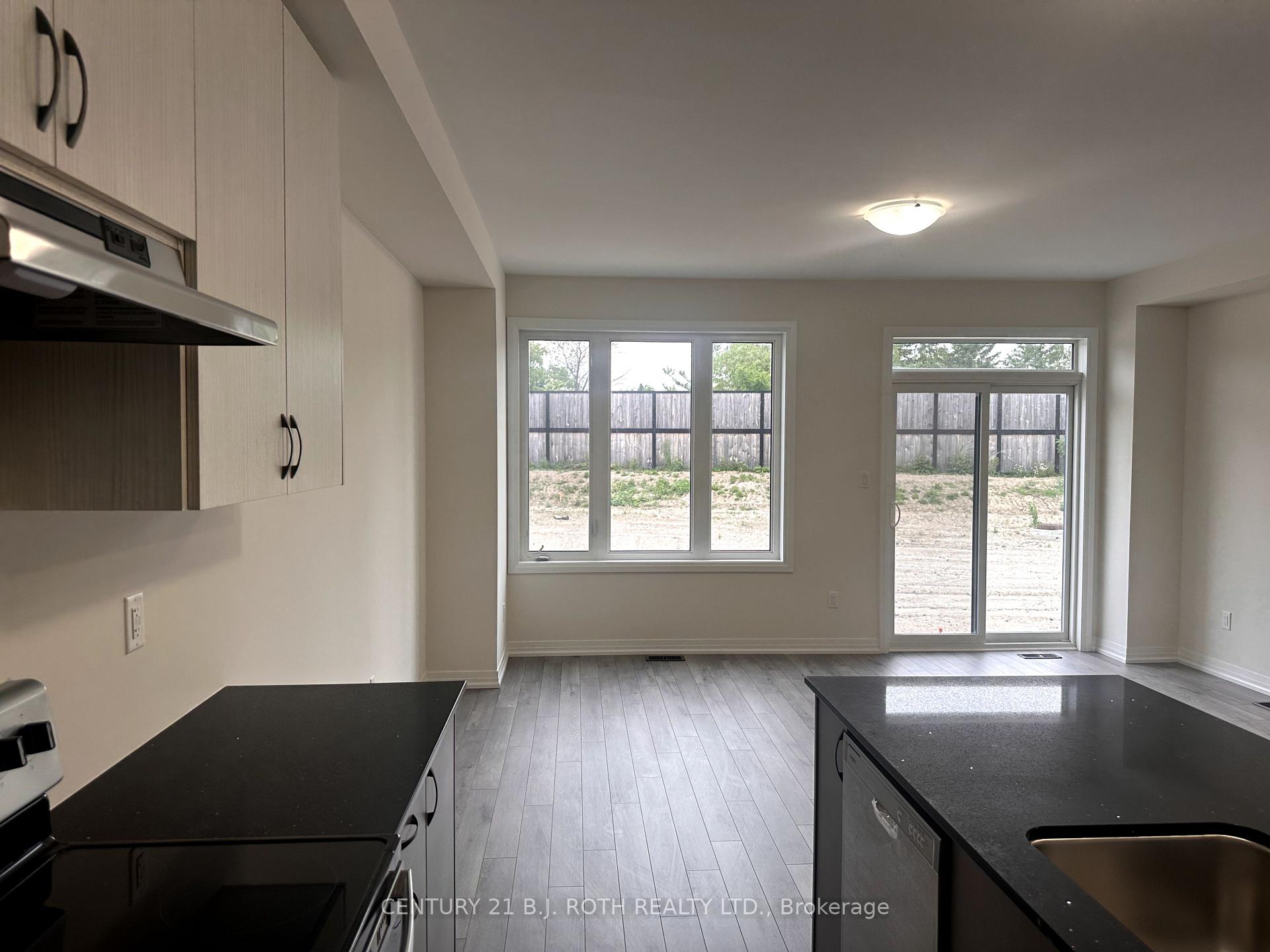 Photo 8 of 110 Turnberry Lane, Barrie, Painswick South — HOMEH