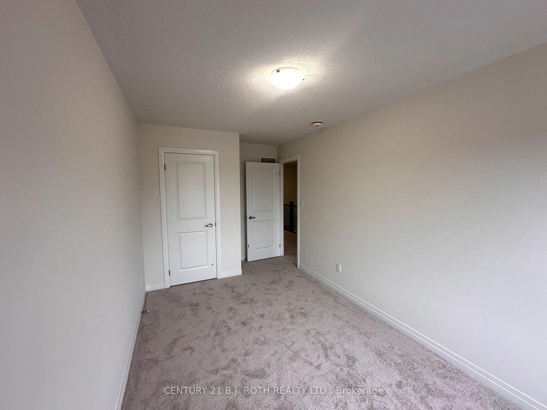 Photo 13 of 110 Turnberry Lane, Barrie, Painswick South — HOMEH