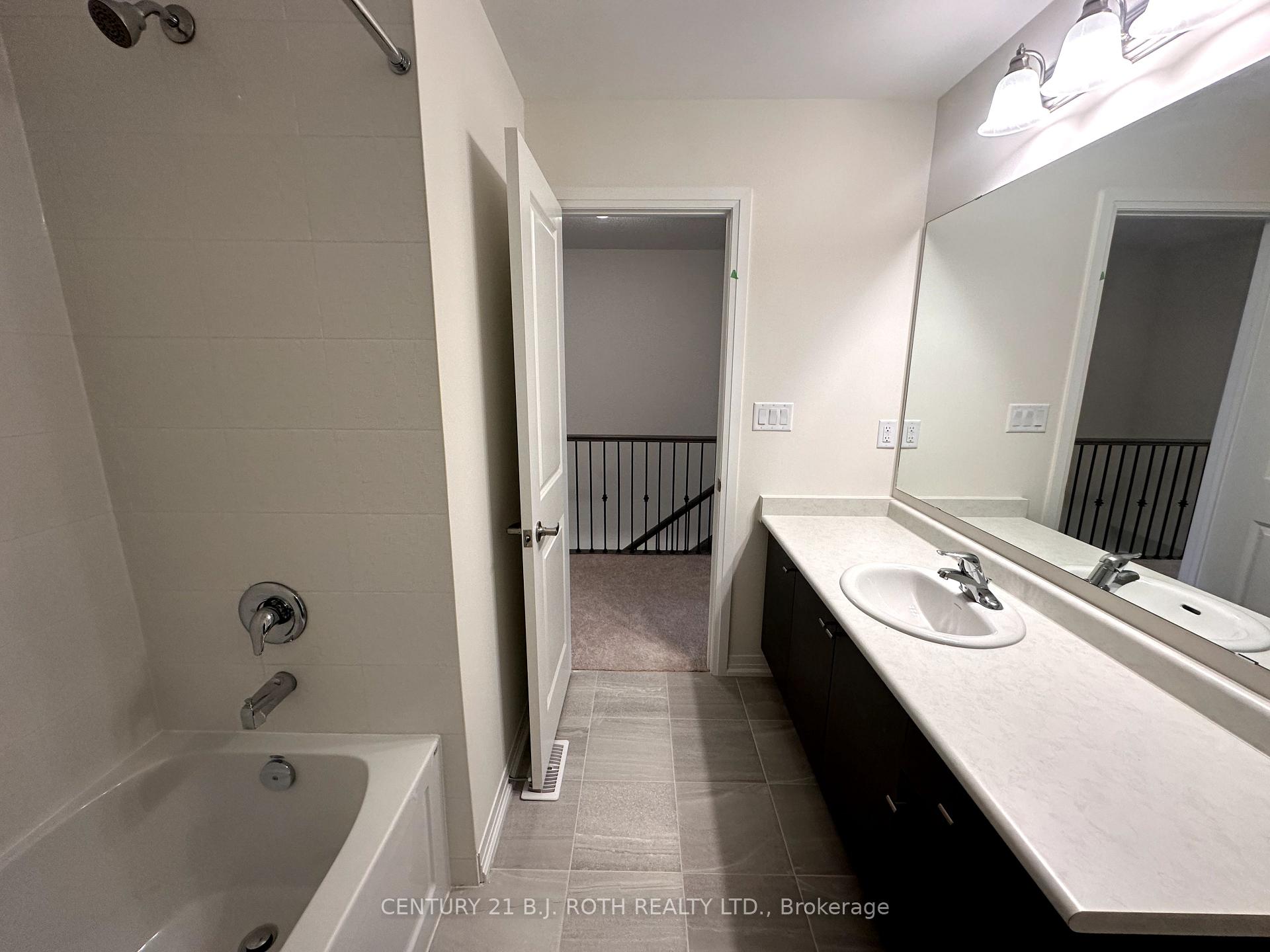 Photo 15 of 110 Turnberry Lane, Barrie, Painswick South — HOMEH
