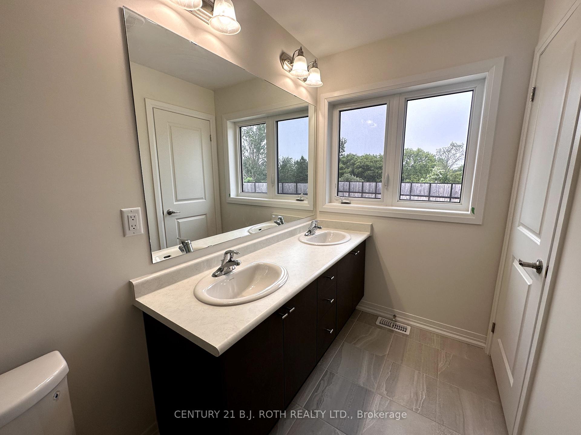 Photo 24 of 110 Turnberry Lane, Barrie, Painswick South — HOMEH
