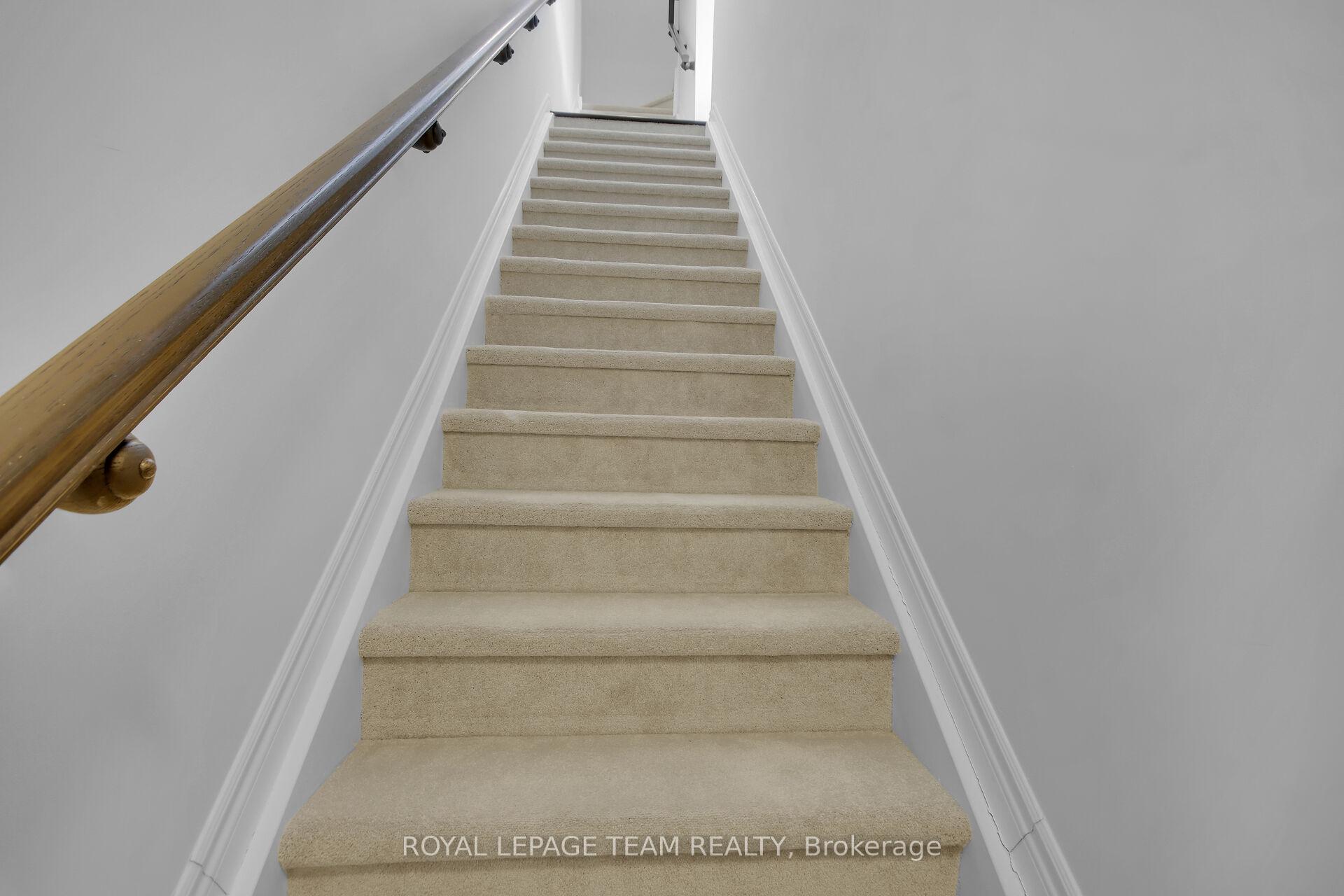 Photo 3 of 203 Lapland Point, Ottawa, Kanata - Emerald Meadows/Trailwest — HOMEH