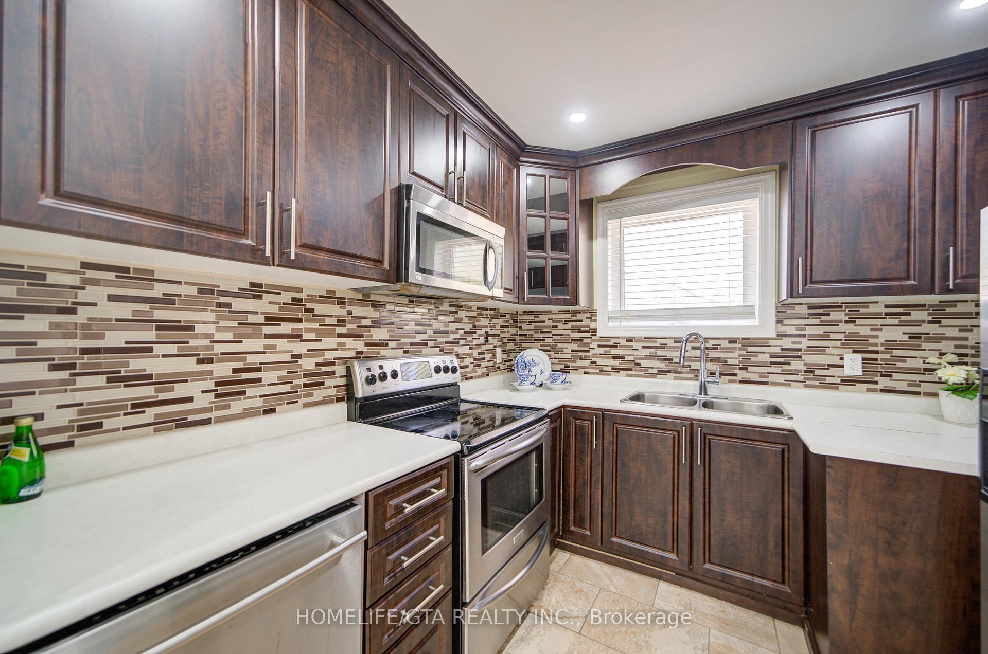 Photo 5 of 43 Thorncroft Crescent, Ajax, South East — HOMEH