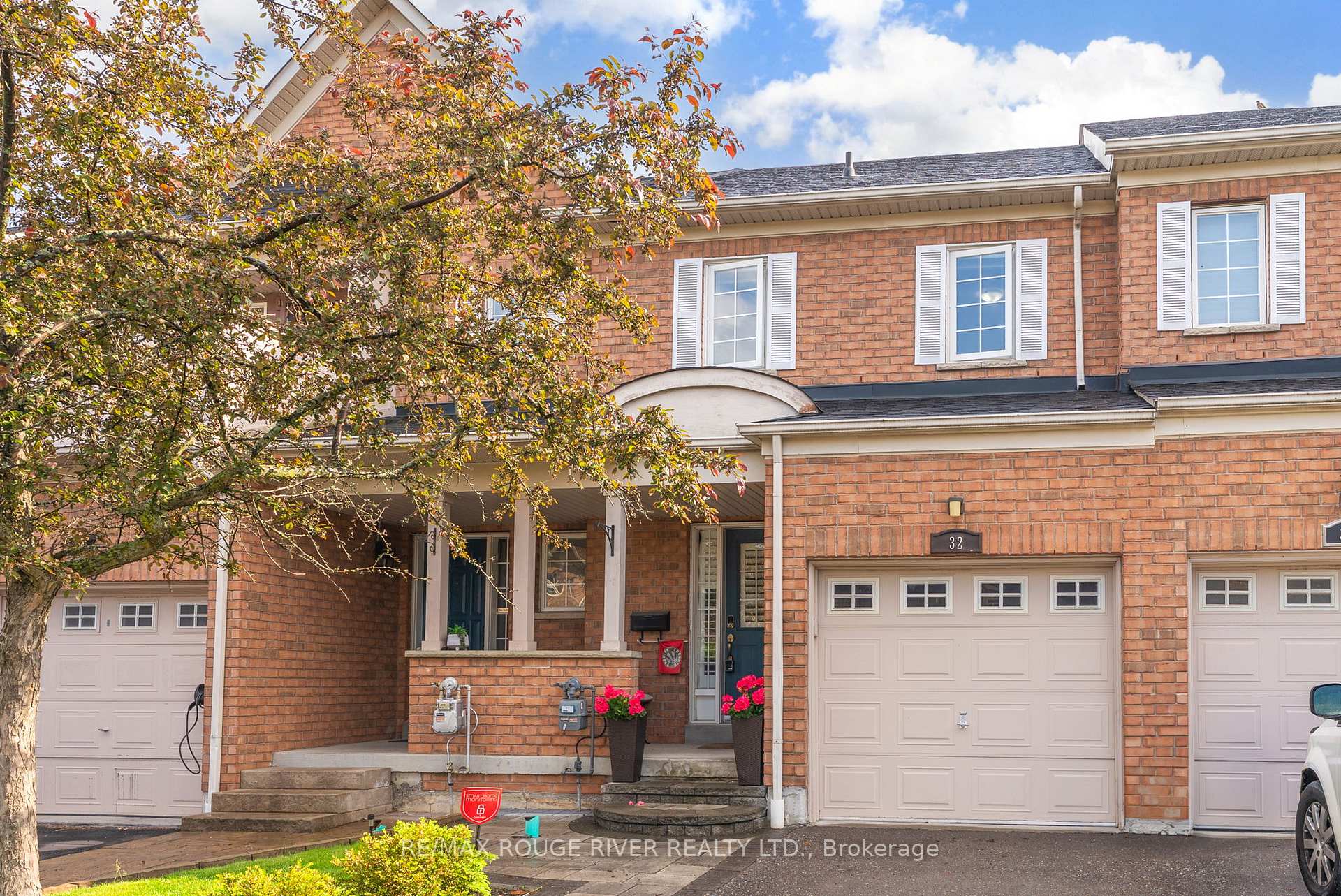 Front of 32 Palisades Court