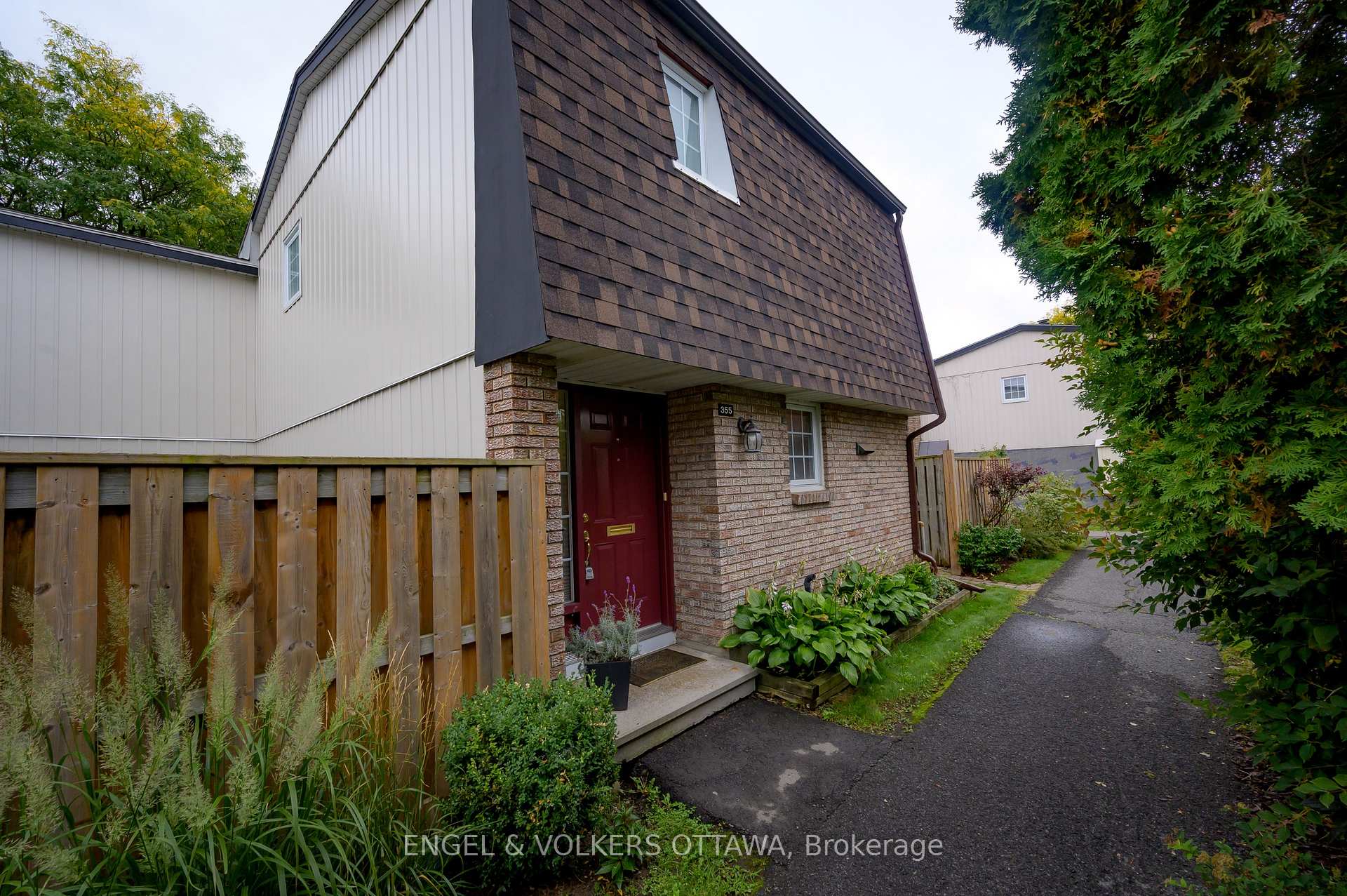 Photo 2 of 355 Kintyre Private, Ottawa, Carleton Square — HOMEH