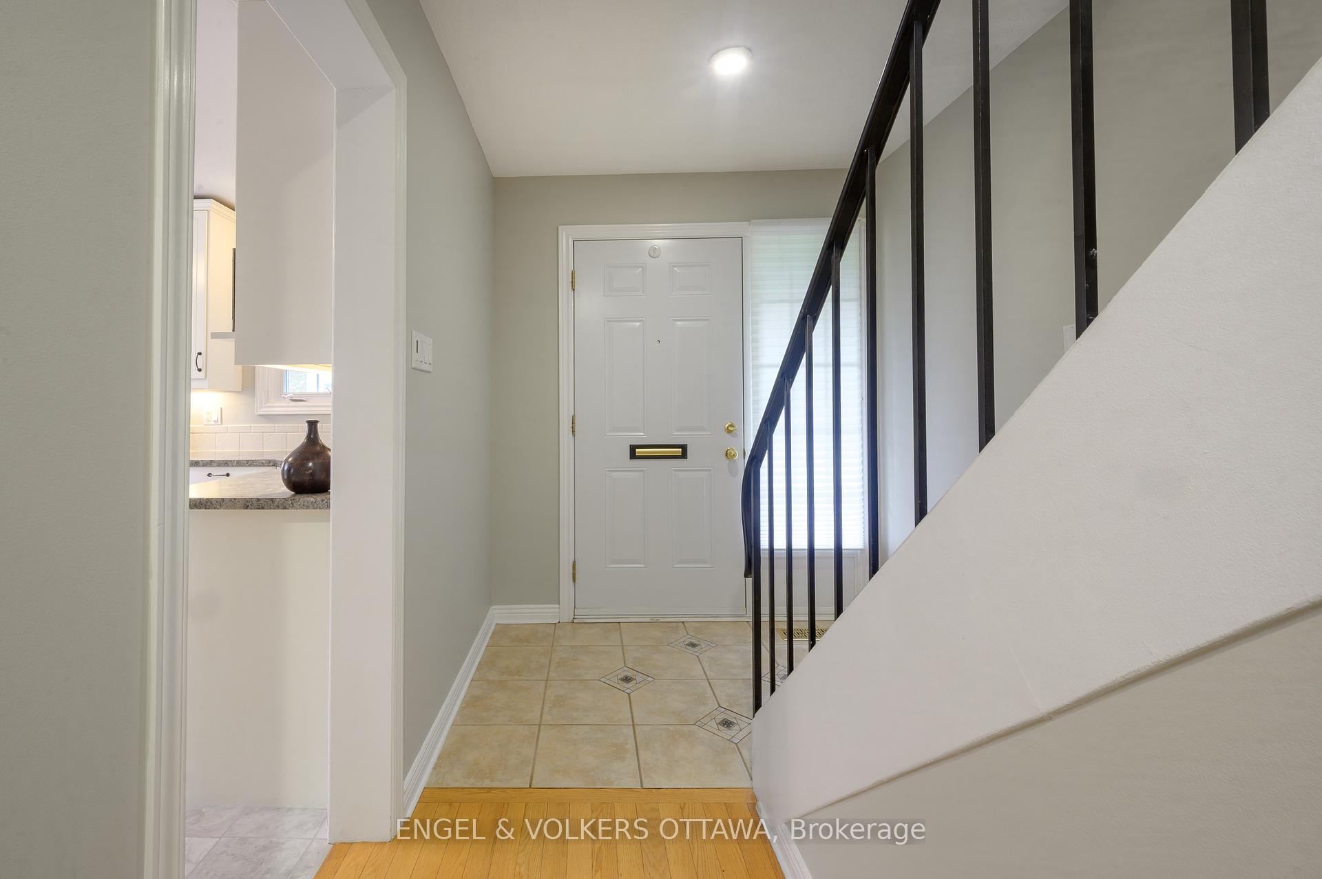 Photo 5 of 355 Kintyre Private, Ottawa, Carleton Square — HOMEH
