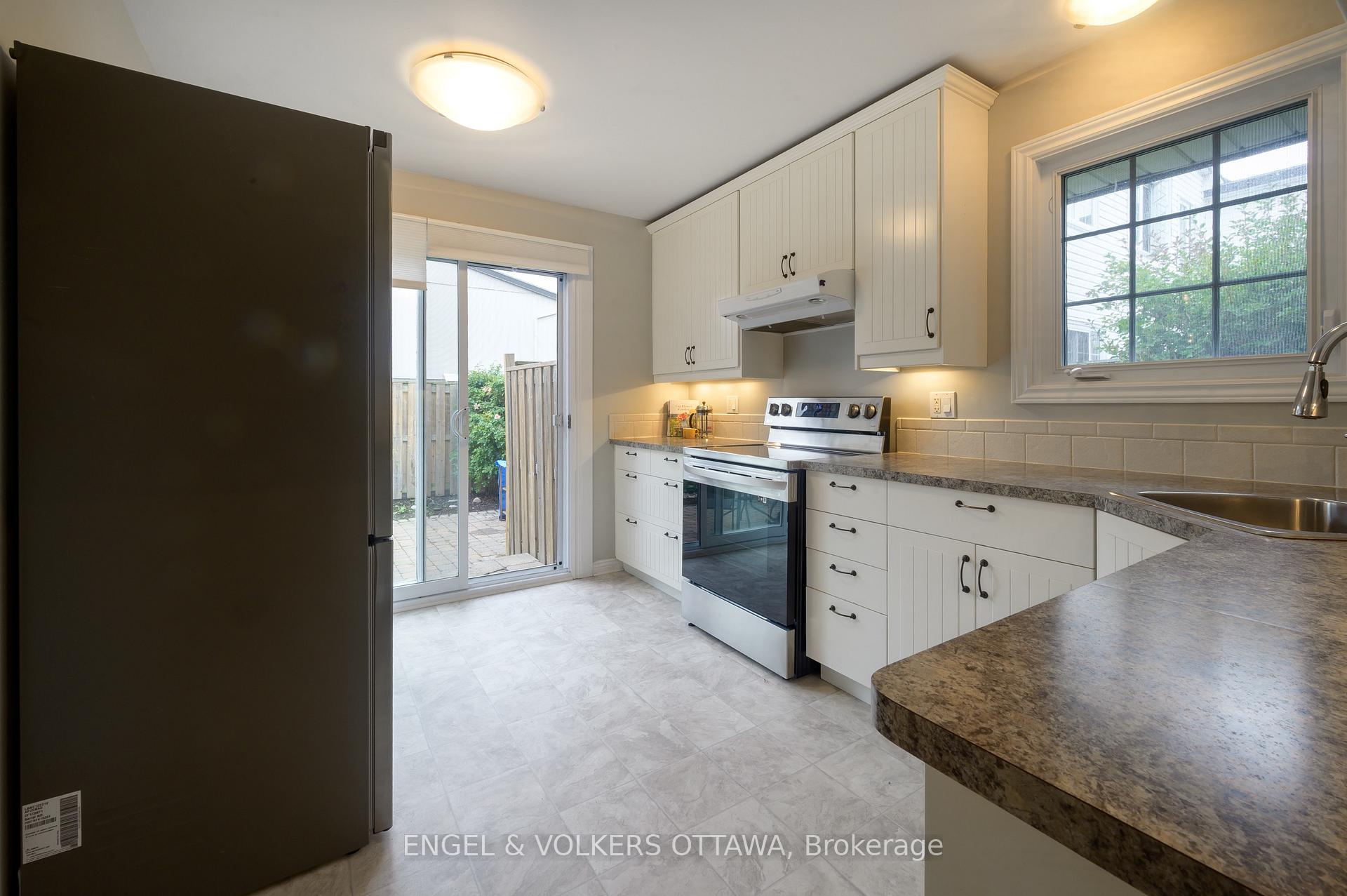 Photo 6 of 355 Kintyre Private, Ottawa, Carleton Square — HOMEH