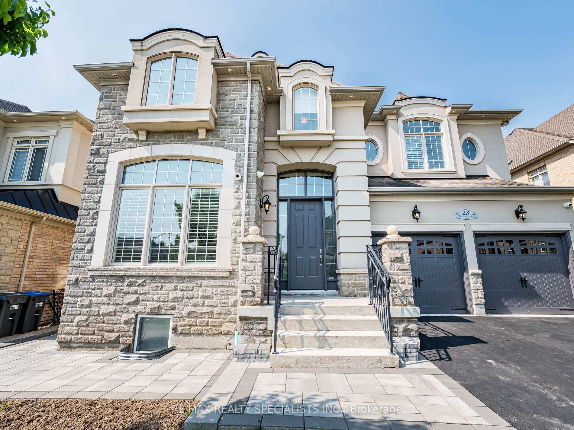 Photo 2 of 28 Elbern Markell Drive W, Brampton, Credit Valley — HOMEH