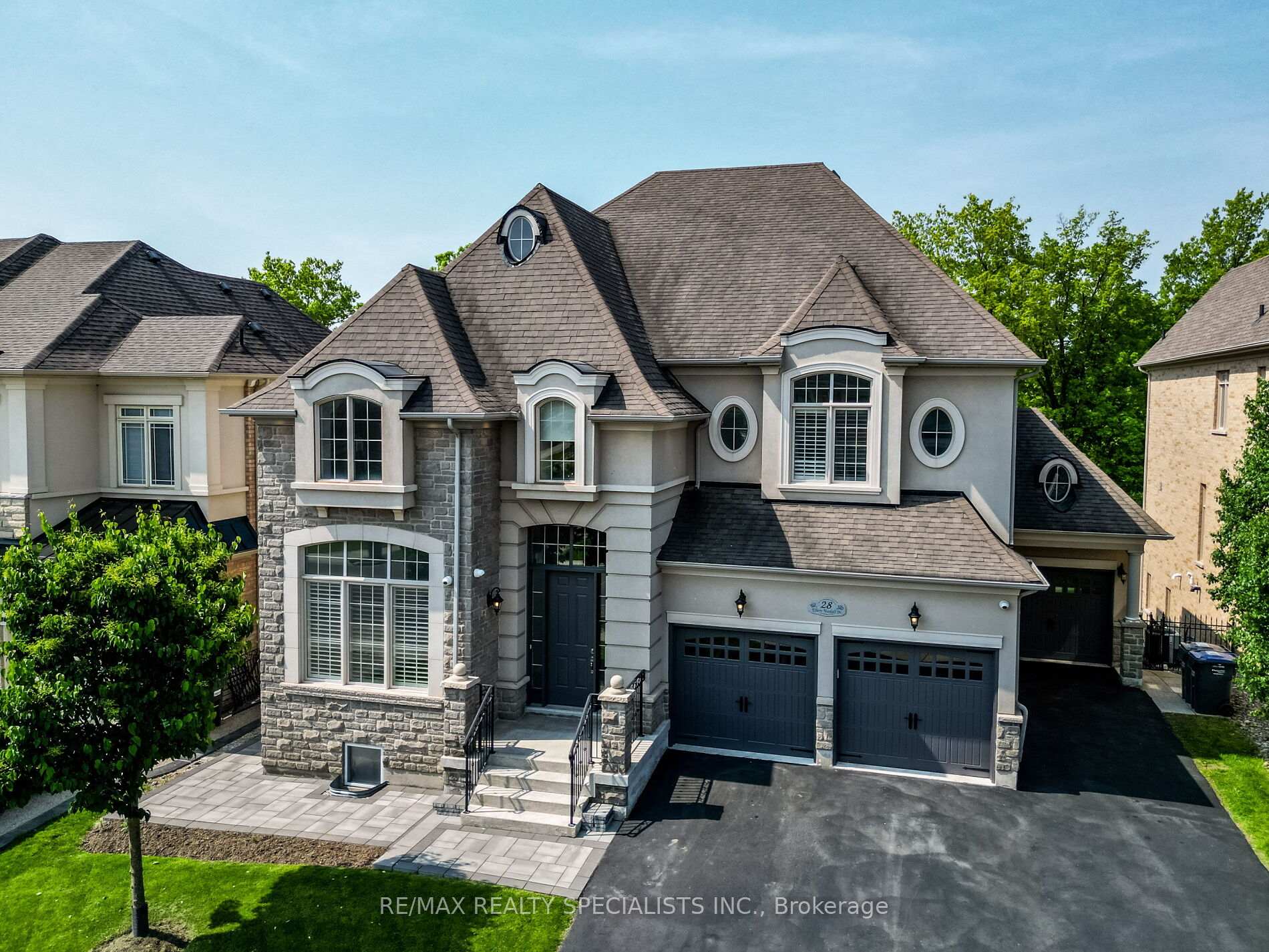 Photo 4 of 28 Elbern Markell Drive W, Brampton, Credit Valley — HOMEH