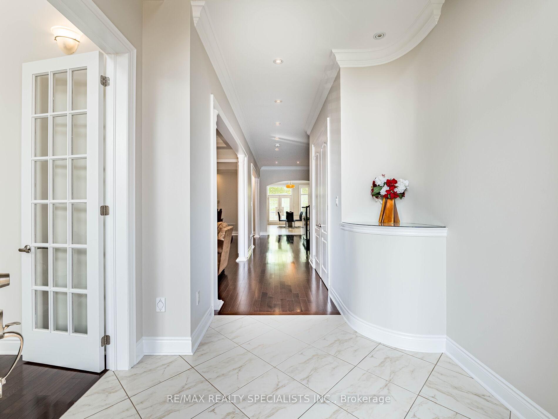 Photo 5 of 28 Elbern Markell Drive W, Brampton, Credit Valley — HOMEH