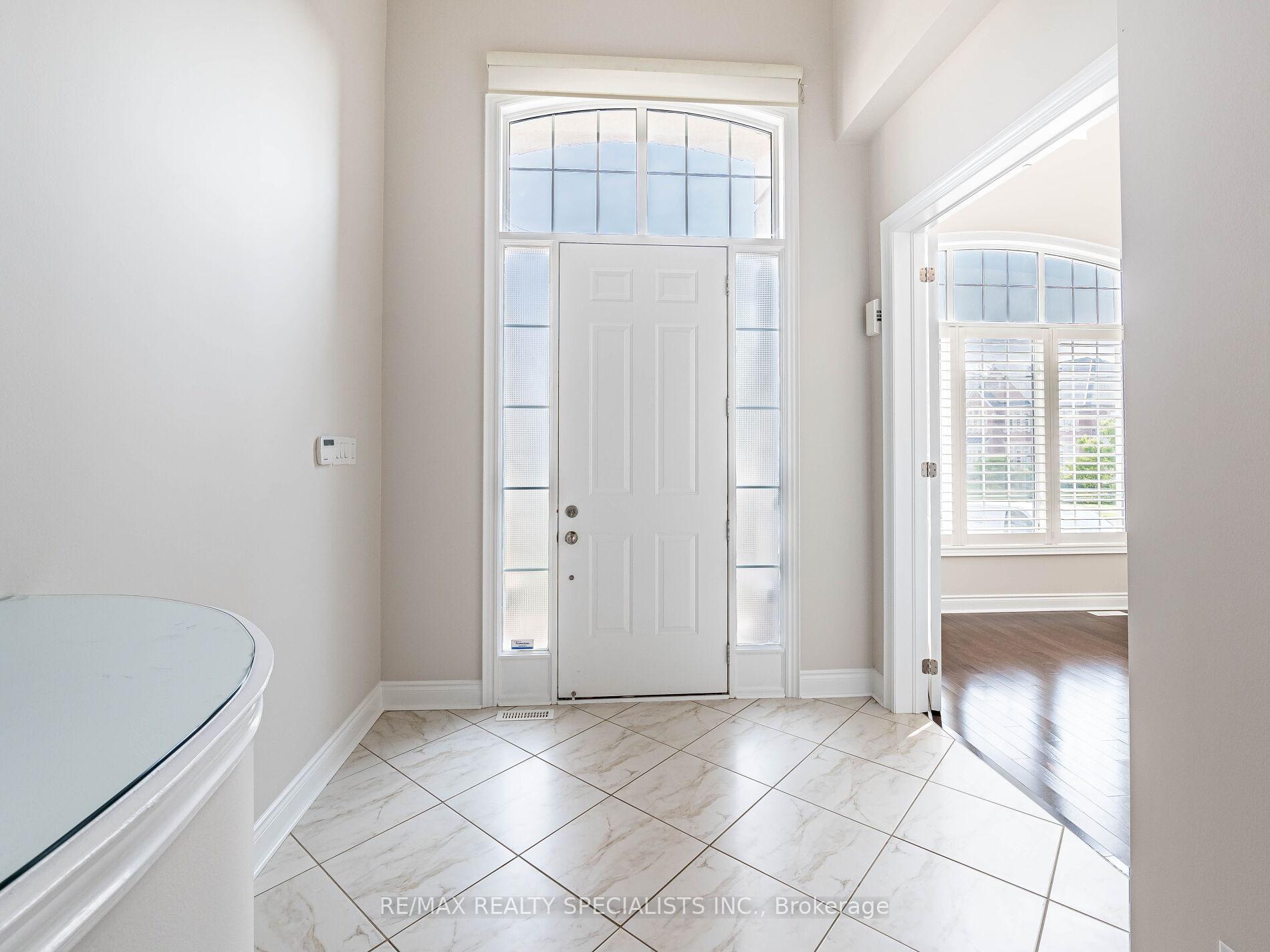 Photo 6 of 28 Elbern Markell Drive W, Brampton, Credit Valley — HOMEH