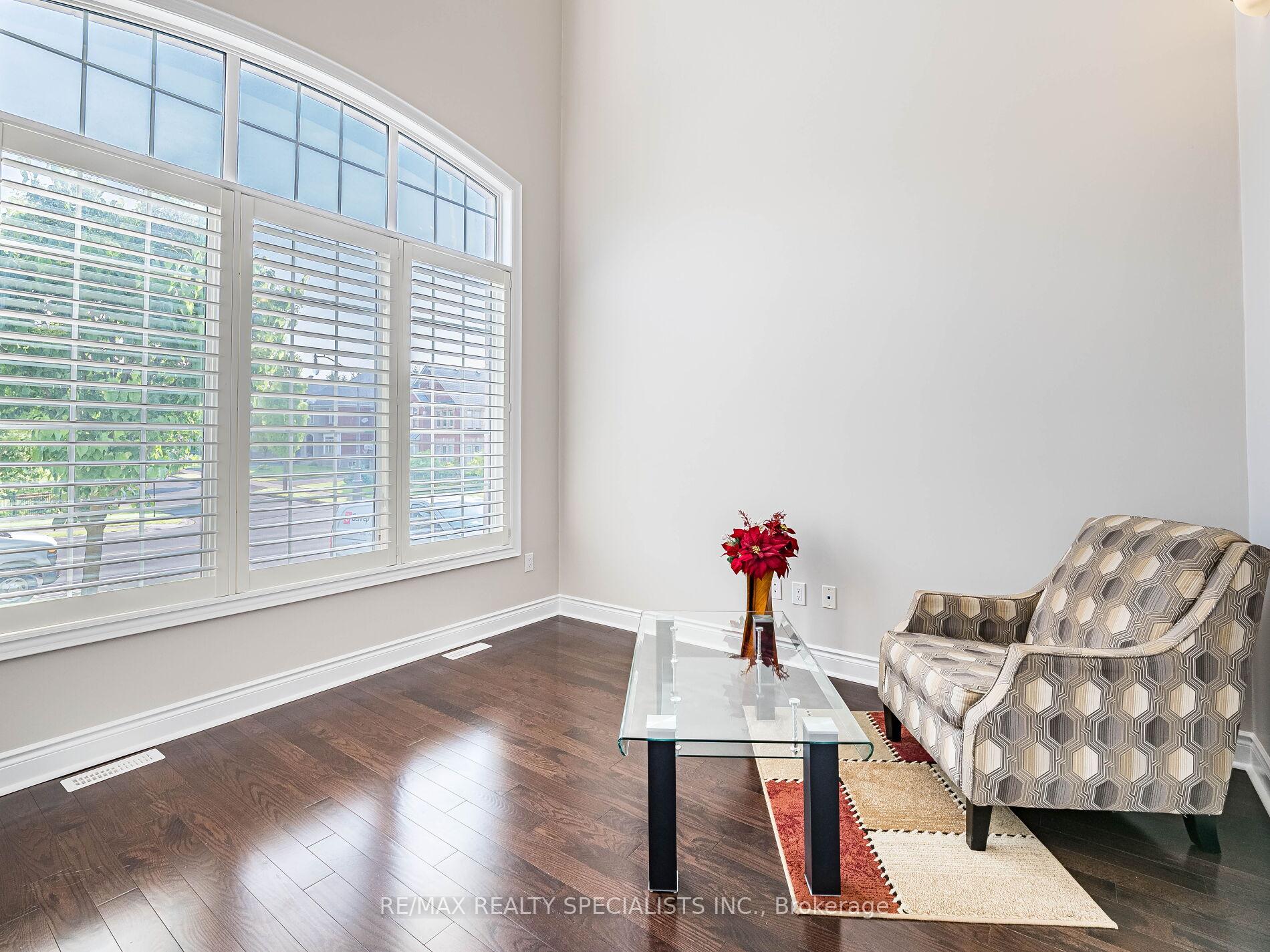 Photo 7 of 28 Elbern Markell Drive W, Brampton, Credit Valley — HOMEH
