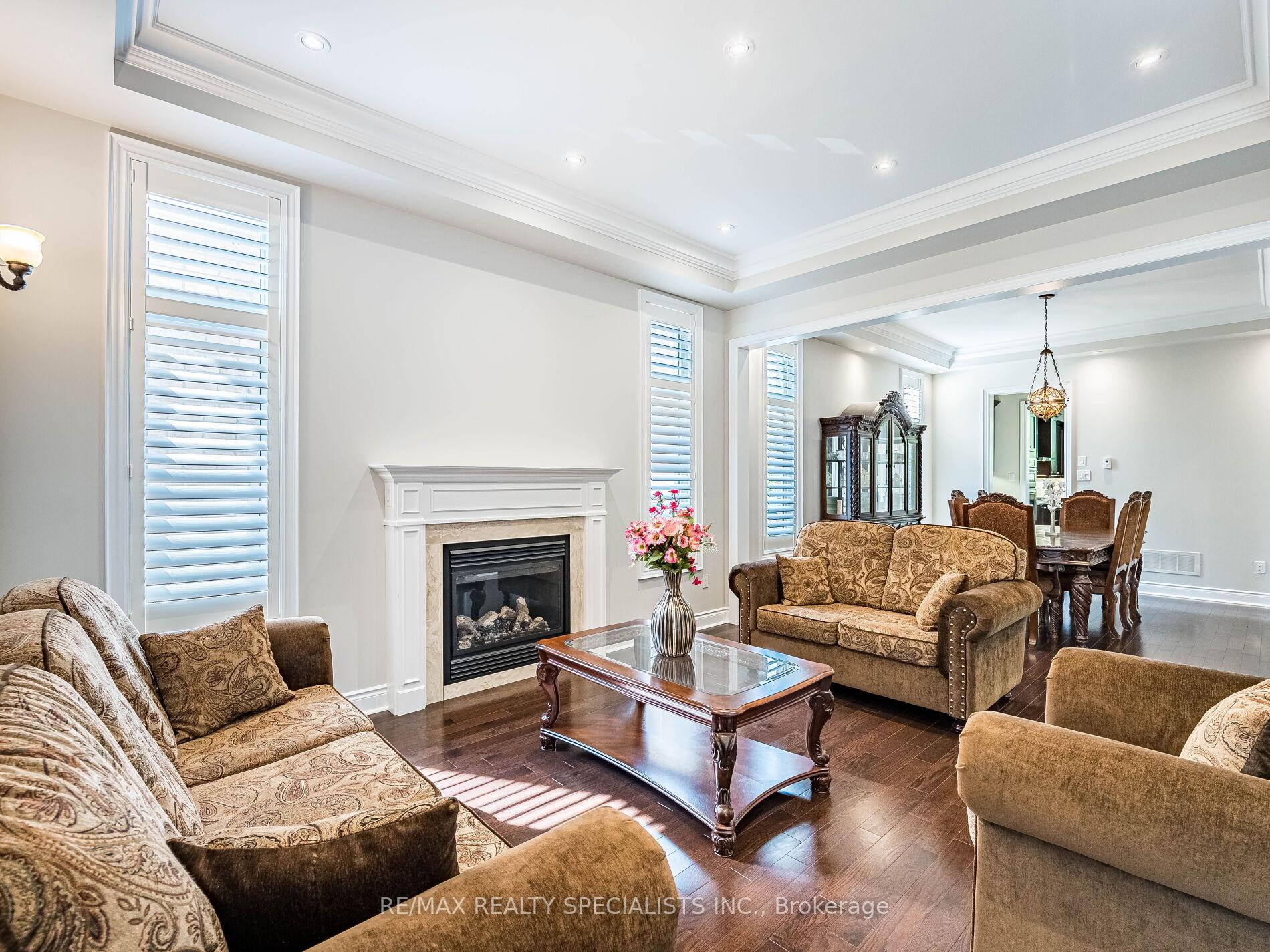 Photo 10 of 28 Elbern Markell Drive W, Brampton, Credit Valley — HOMEH