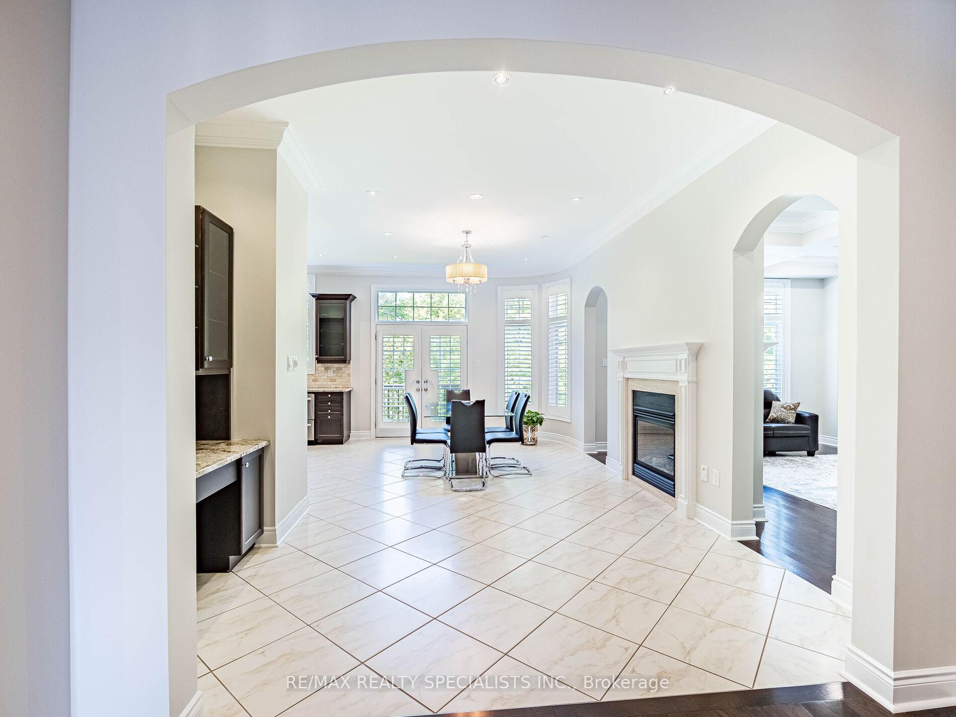 Photo 15 of 28 Elbern Markell Drive W, Brampton, Credit Valley — HOMEH