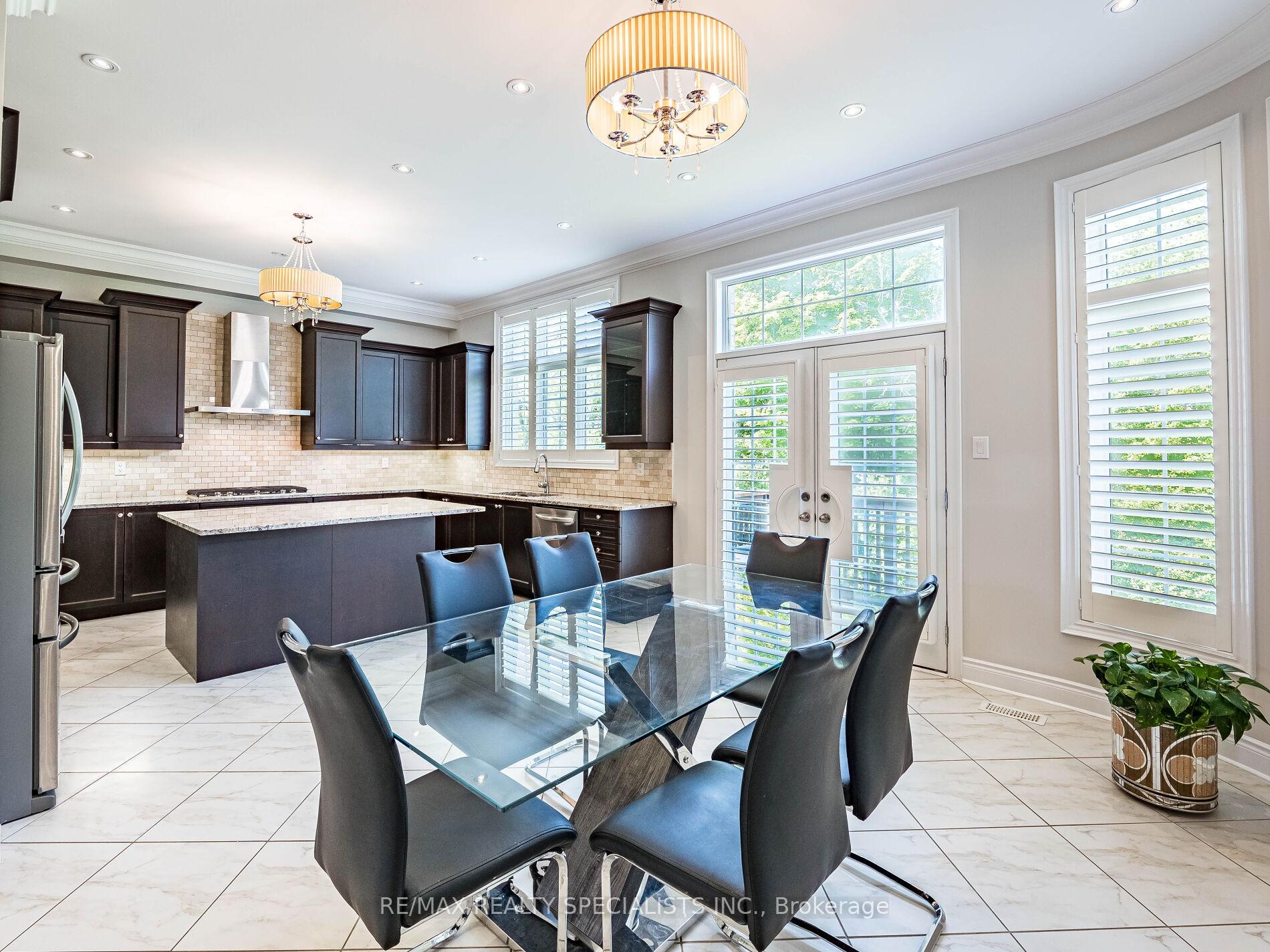 Photo 17 of 28 Elbern Markell Drive W, Brampton, Credit Valley — HOMEH