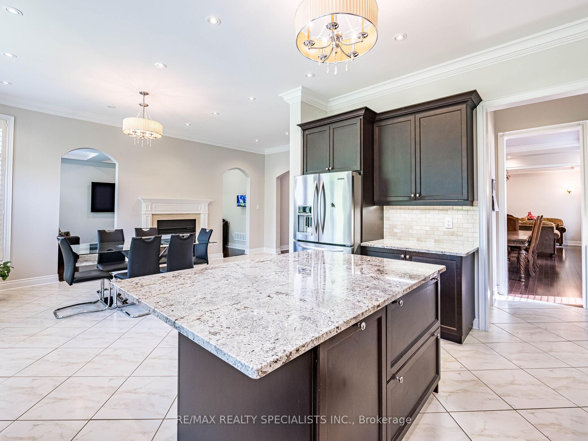 Photo 18 of 28 Elbern Markell Drive W, Brampton, Credit Valley — HOMEH