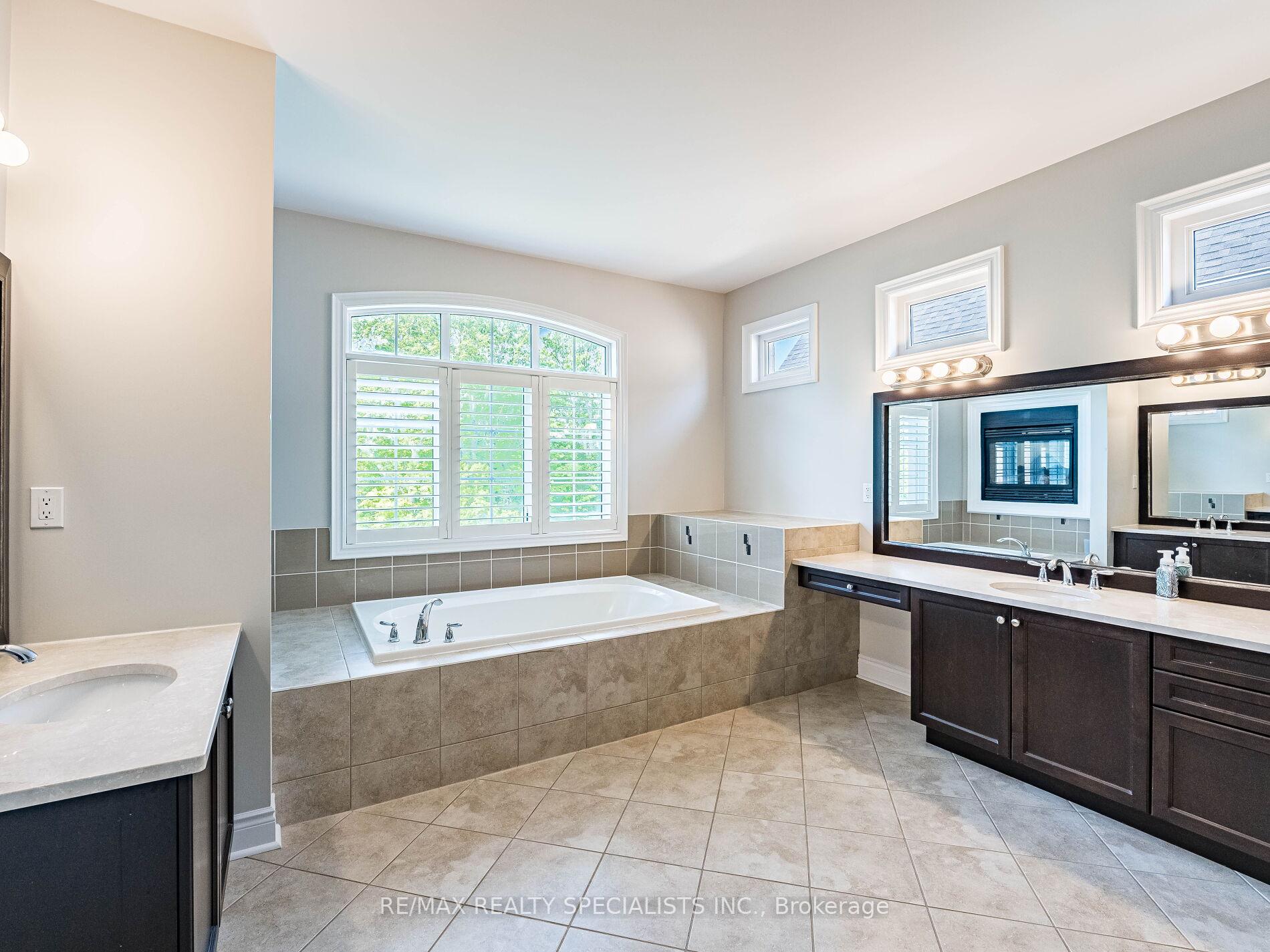Photo 30 of 28 Elbern Markell Drive W, Brampton, Credit Valley — HOMEH