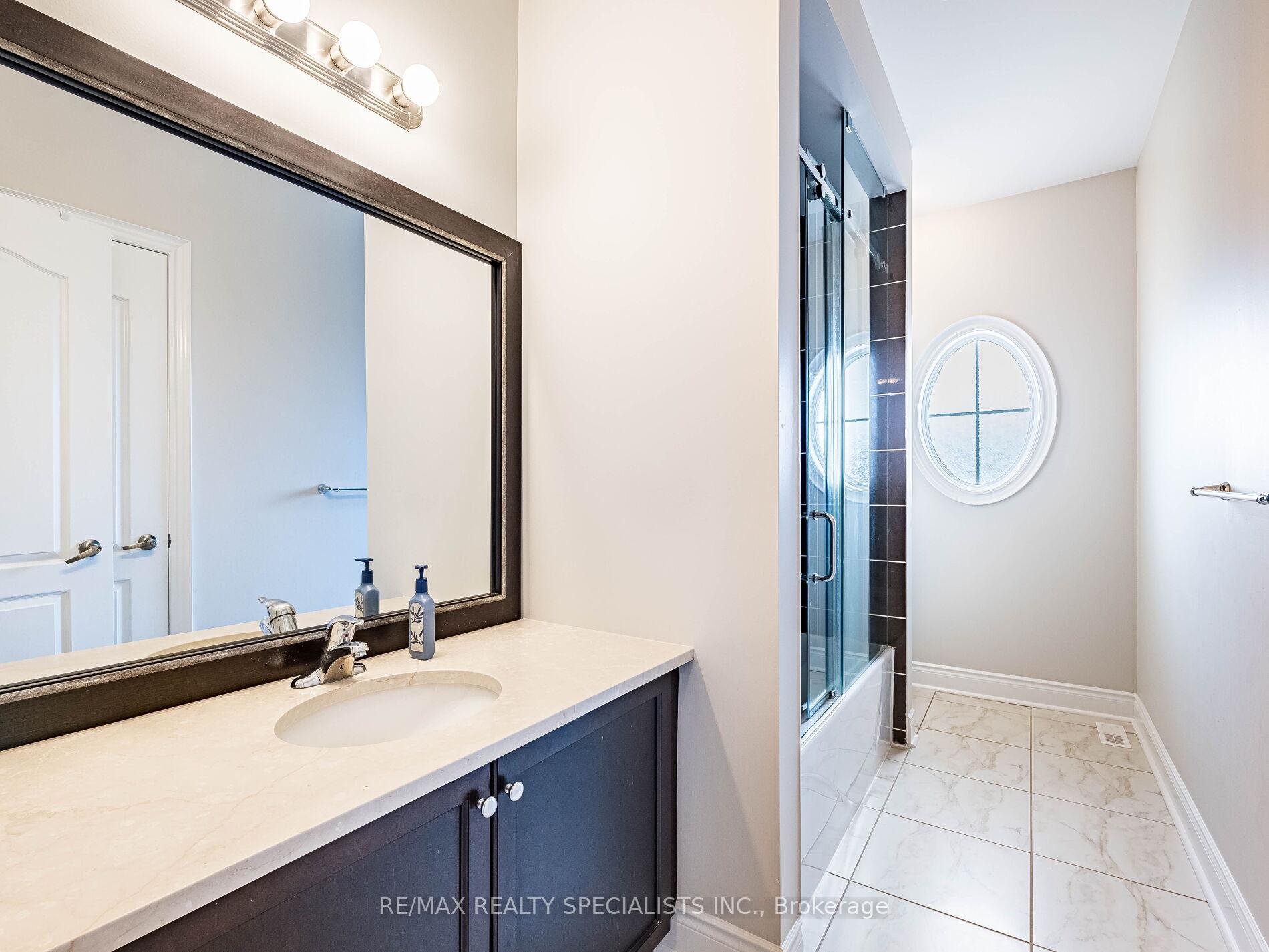 Photo 39 of 28 Elbern Markell Drive W, Brampton, Credit Valley — HOMEH