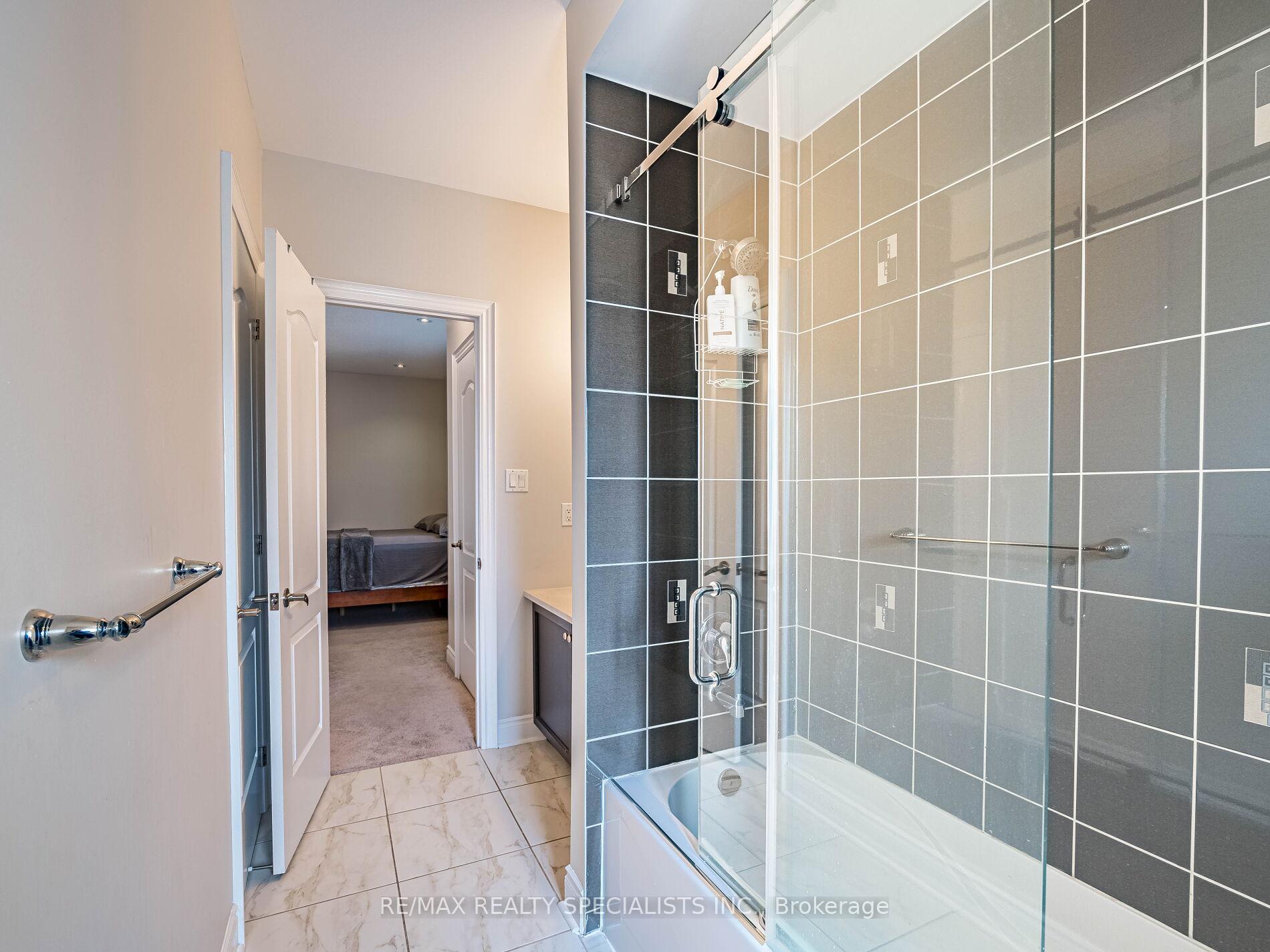 Photo 40 of 28 Elbern Markell Drive W, Brampton, Credit Valley — HOMEH